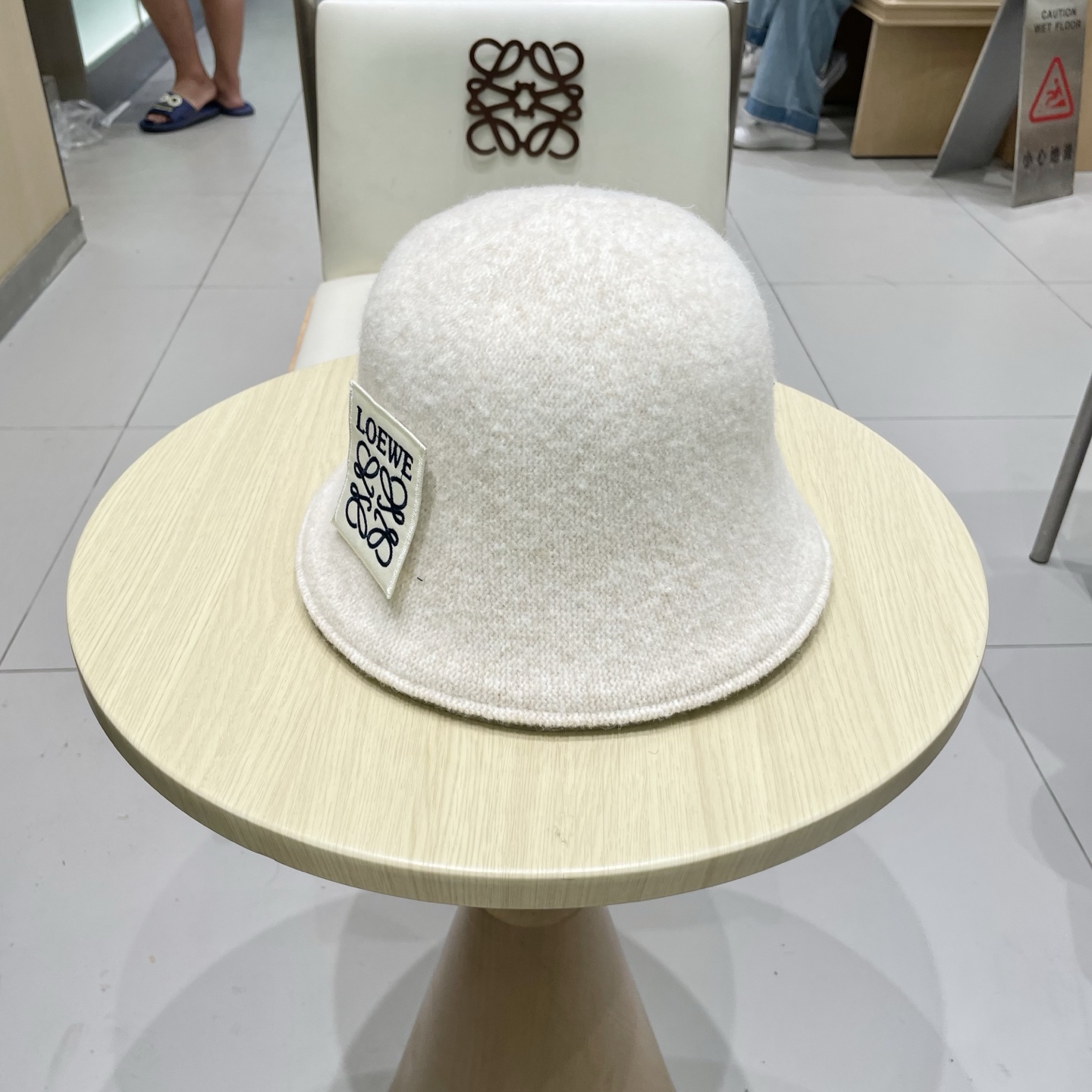 ＬＯＥＷＥ罗意威秋冬双面戴小众渔夫帽子女可折叠显脸小纯色百搭简约出游休闲盆帽