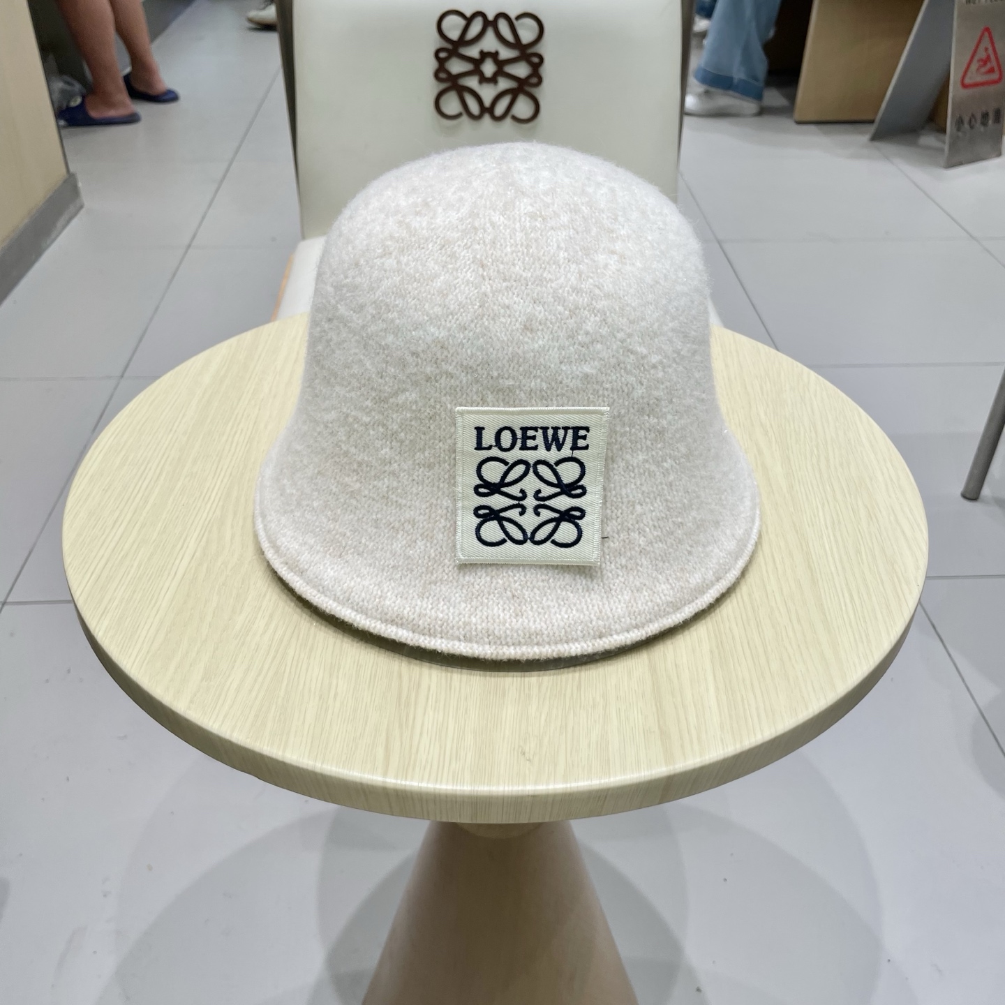 ＬＯＥＷＥ罗意威秋冬双面戴小众渔夫帽子女可折叠显脸小纯色百搭简约出游休闲盆帽