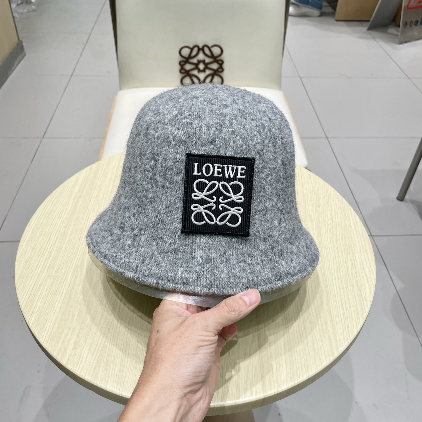 ＬＯＥＷＥ罗意威秋冬双面戴小众渔夫帽子女可折叠显脸小纯色百搭简约出游休闲盆帽