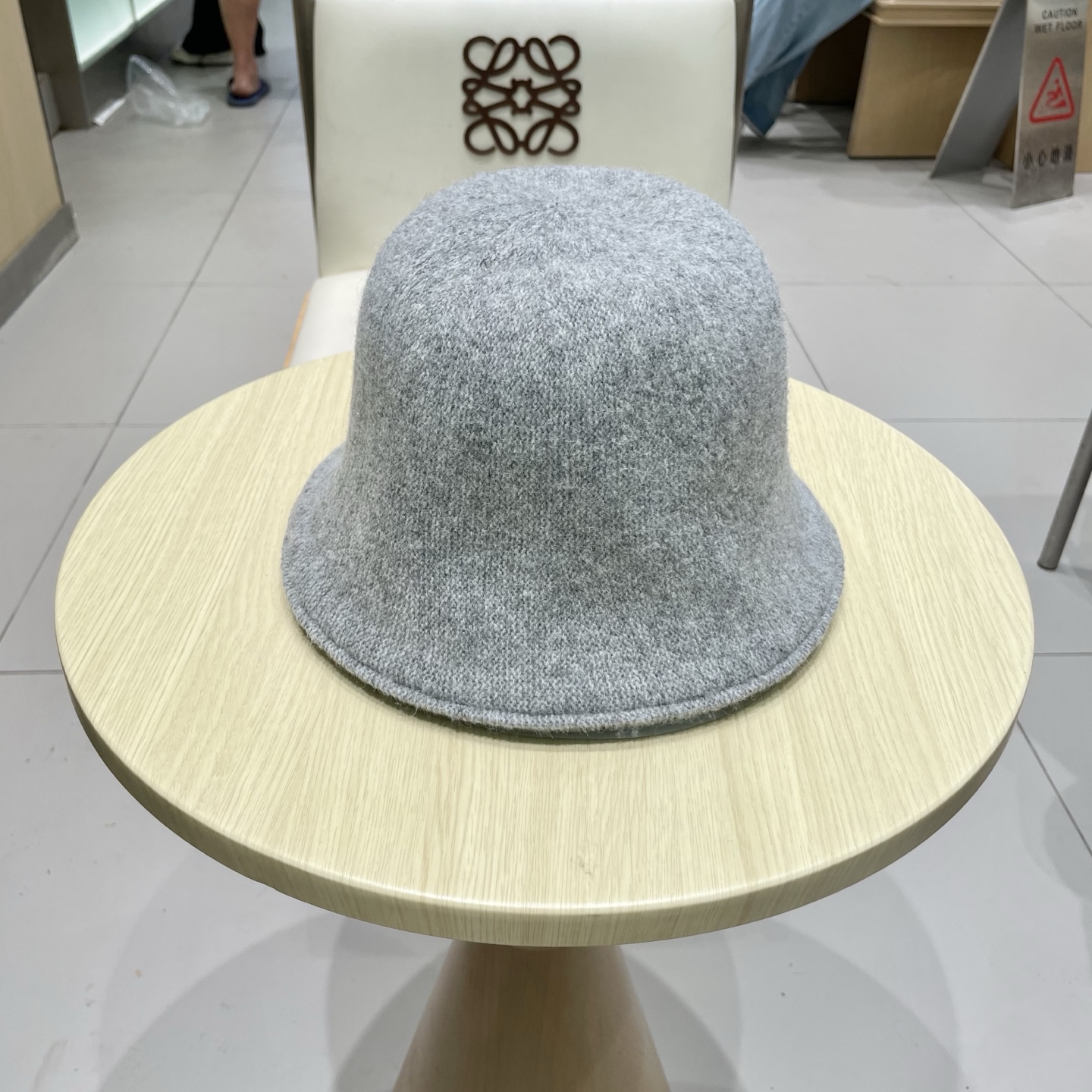 ＬＯＥＷＥ罗意威秋冬双面戴小众渔夫帽子女可折叠显脸小纯色百搭简约出游休闲盆帽