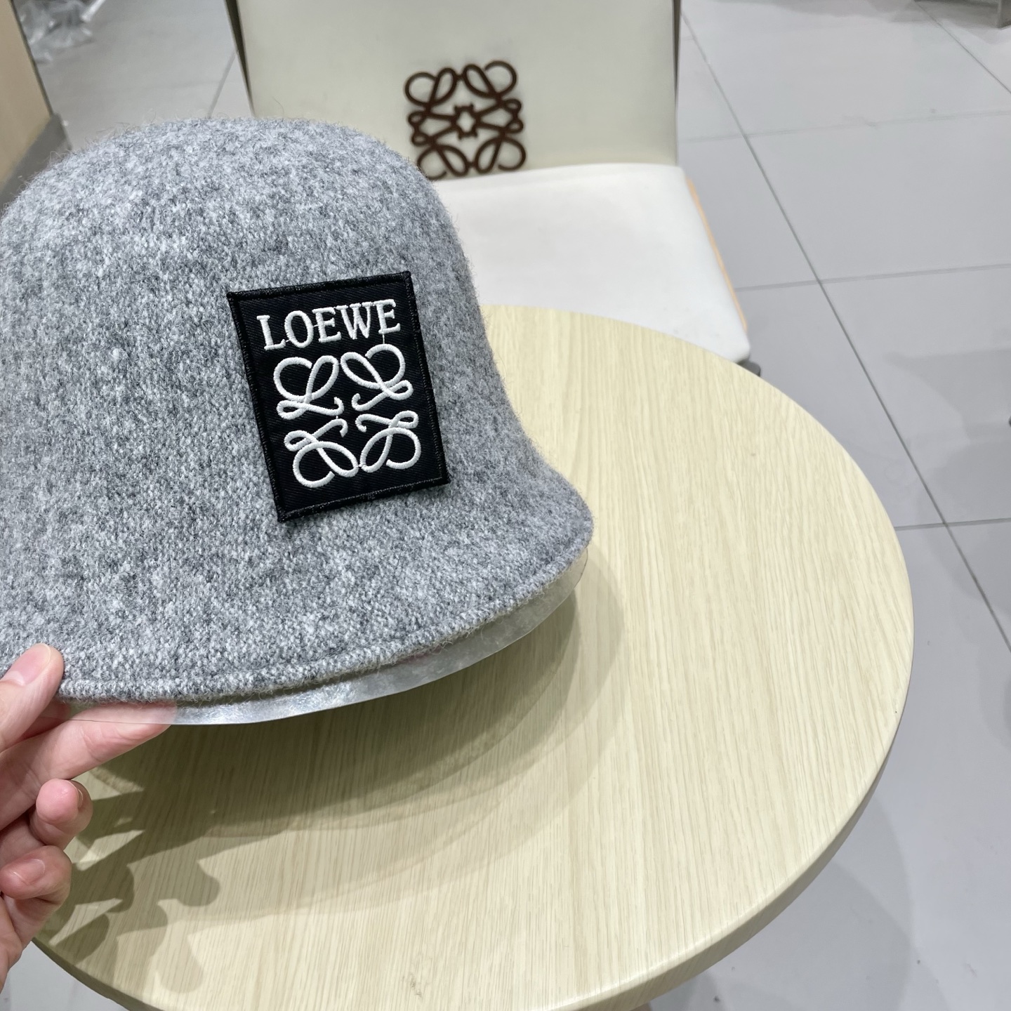 ＬＯＥＷＥ罗意威秋冬双面戴小众渔夫帽子女可折叠显脸小纯色百搭简约出游休闲盆帽