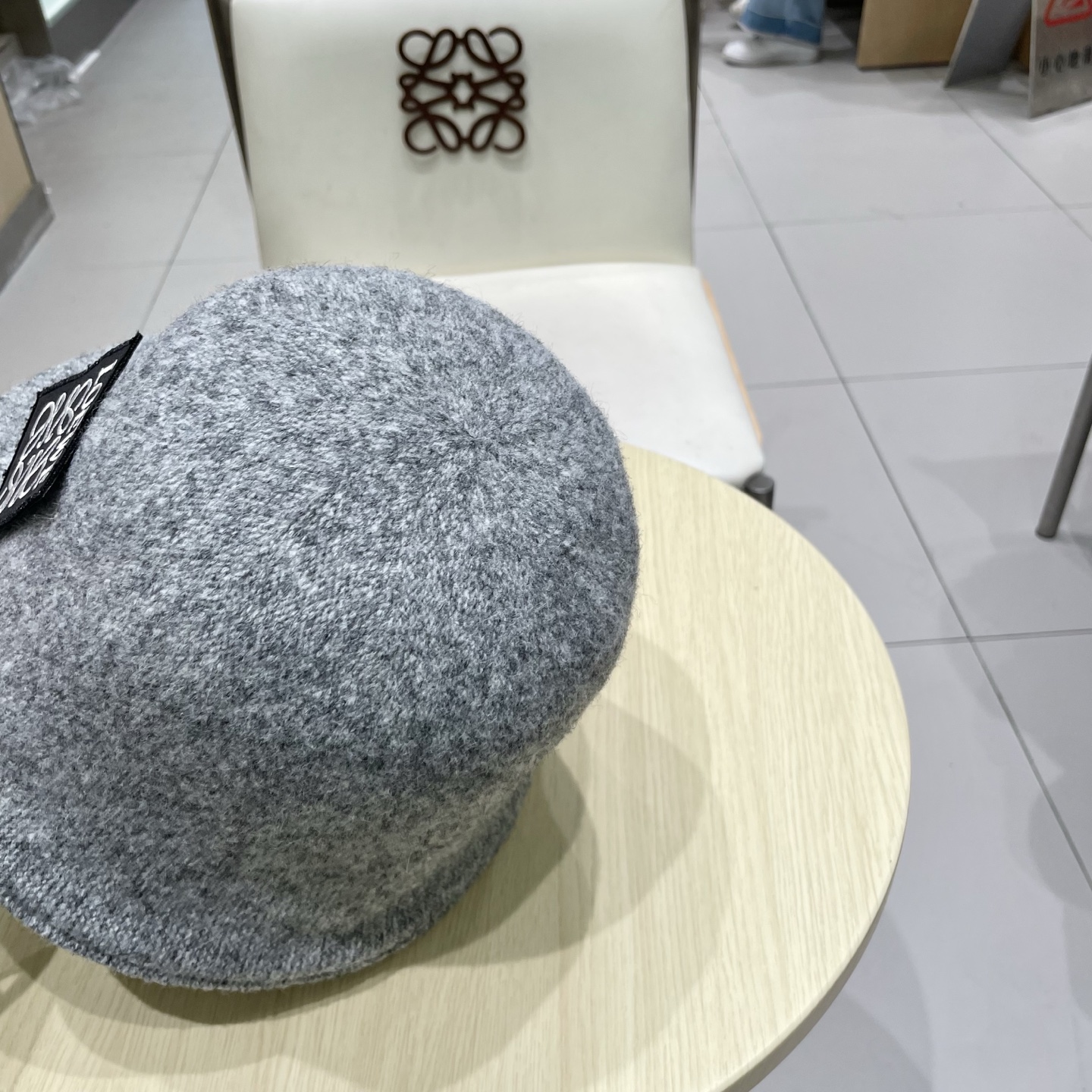 ＬＯＥＷＥ罗意威秋冬双面戴小众渔夫帽子女可折叠显脸小纯色百搭简约出游休闲盆帽