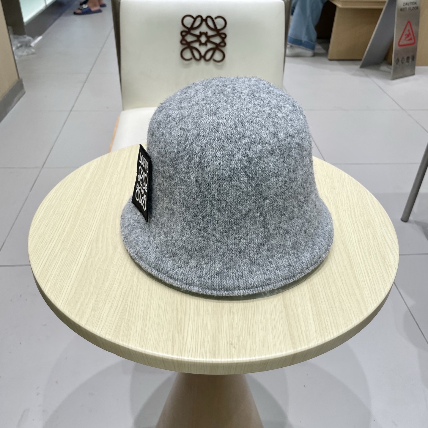 ＬＯＥＷＥ罗意威秋冬双面戴小众渔夫帽子女可折叠显脸小纯色百搭简约出游休闲盆帽