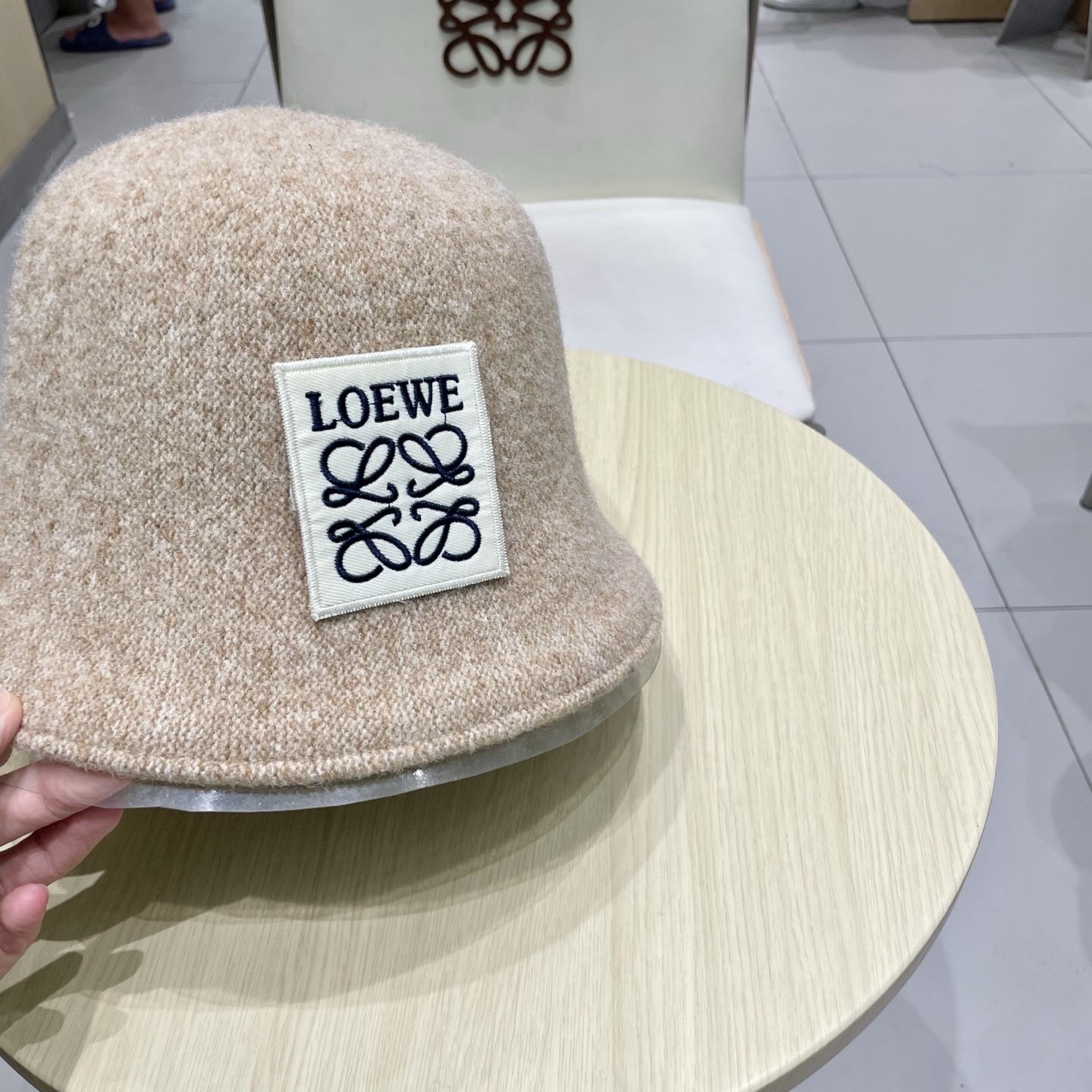 ＬＯＥＷＥ罗意威秋冬双面戴小众渔夫帽子女可折叠显脸小纯色百搭简约出游休闲盆帽