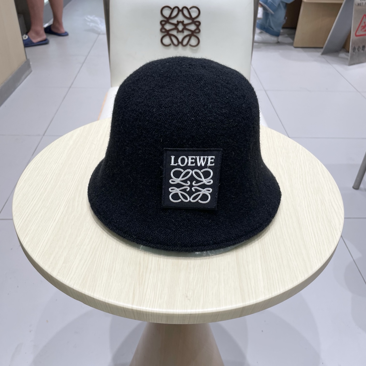 ＬＯＥＷＥ罗意威秋冬双面戴小众渔夫帽子女可折叠显脸小纯色百搭简约出游休闲盆帽