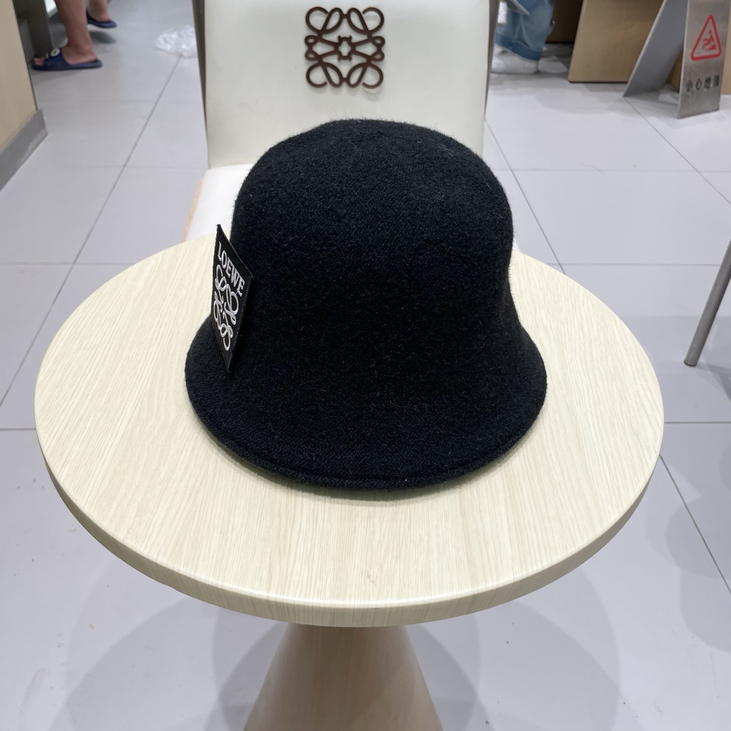 ＬＯＥＷＥ罗意威秋冬双面戴小众渔夫帽子女可折叠显脸小纯色百搭简约出游休闲盆帽