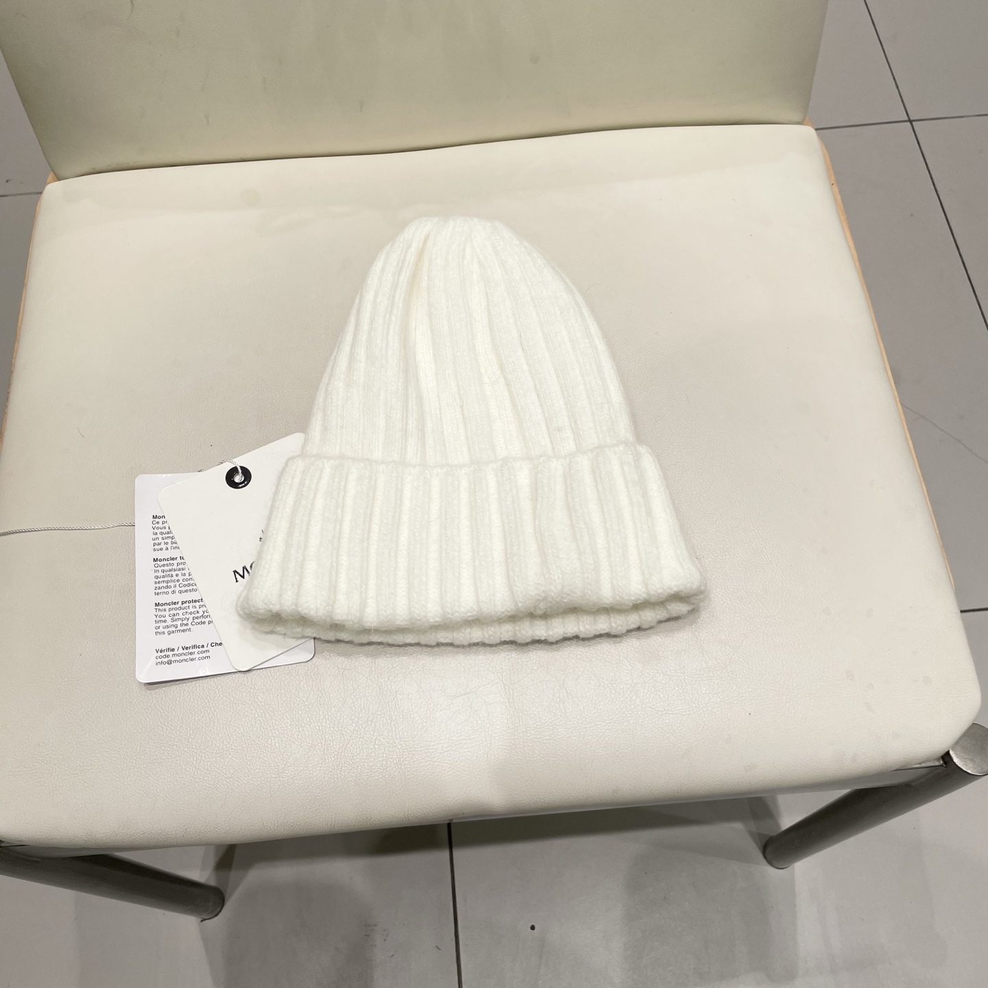 蒙口Moncler盟可睐💥官网经典针织帽，原单复刻.非常柔软亲肤，弹性很好💓有质感又非常百搭的款式~保暖