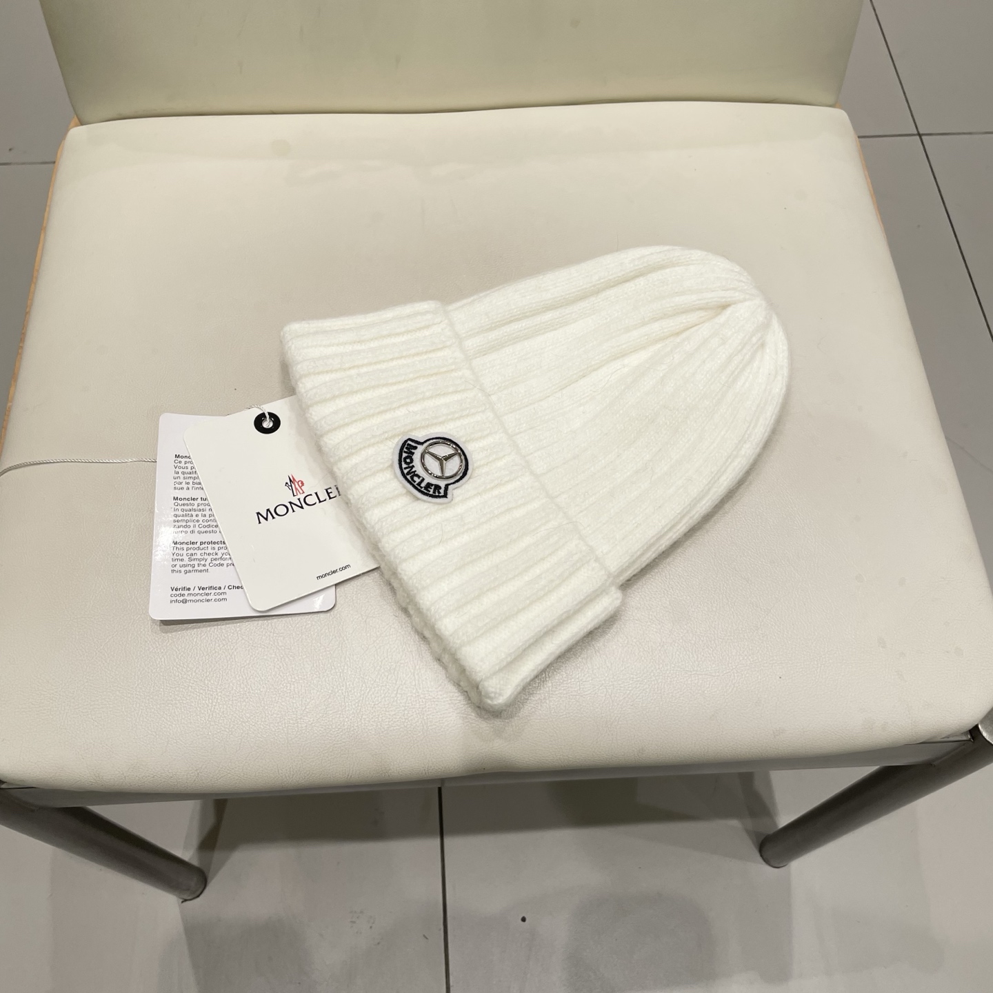 蒙口Moncler盟可睐💥官网经典针织帽，原单复刻.非常柔软亲肤，弹性很好💓有质感又非常百搭的款式~保暖