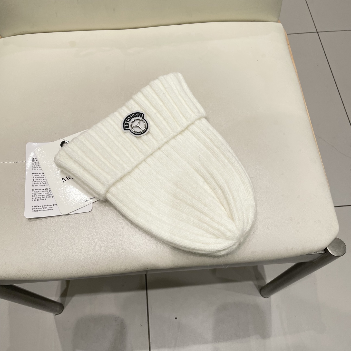 蒙口Moncler盟可睐💥官网经典针织帽，原单复刻.非常柔软亲肤，弹性很好💓有质感又非常百搭的款式~保暖