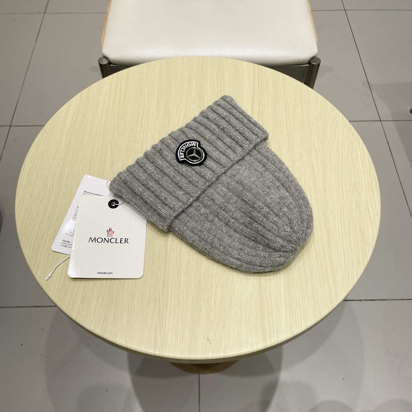 蒙口Moncler盟可睐💥官网经典针织帽，原单复刻.非常柔软亲肤，弹性很好💓有质感又非常百搭的款式~保暖