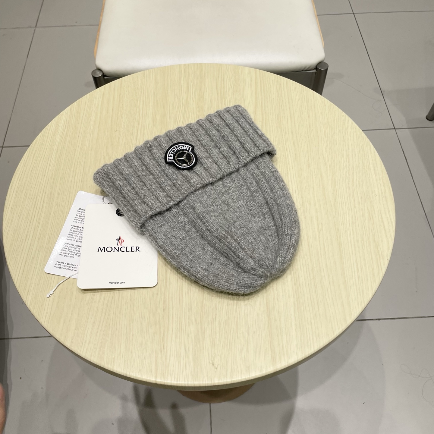 蒙口Moncler盟可睐💥官网经典针织帽，原单复刻.非常柔软亲肤，弹性很好💓有质感又非常百搭的款式~保暖