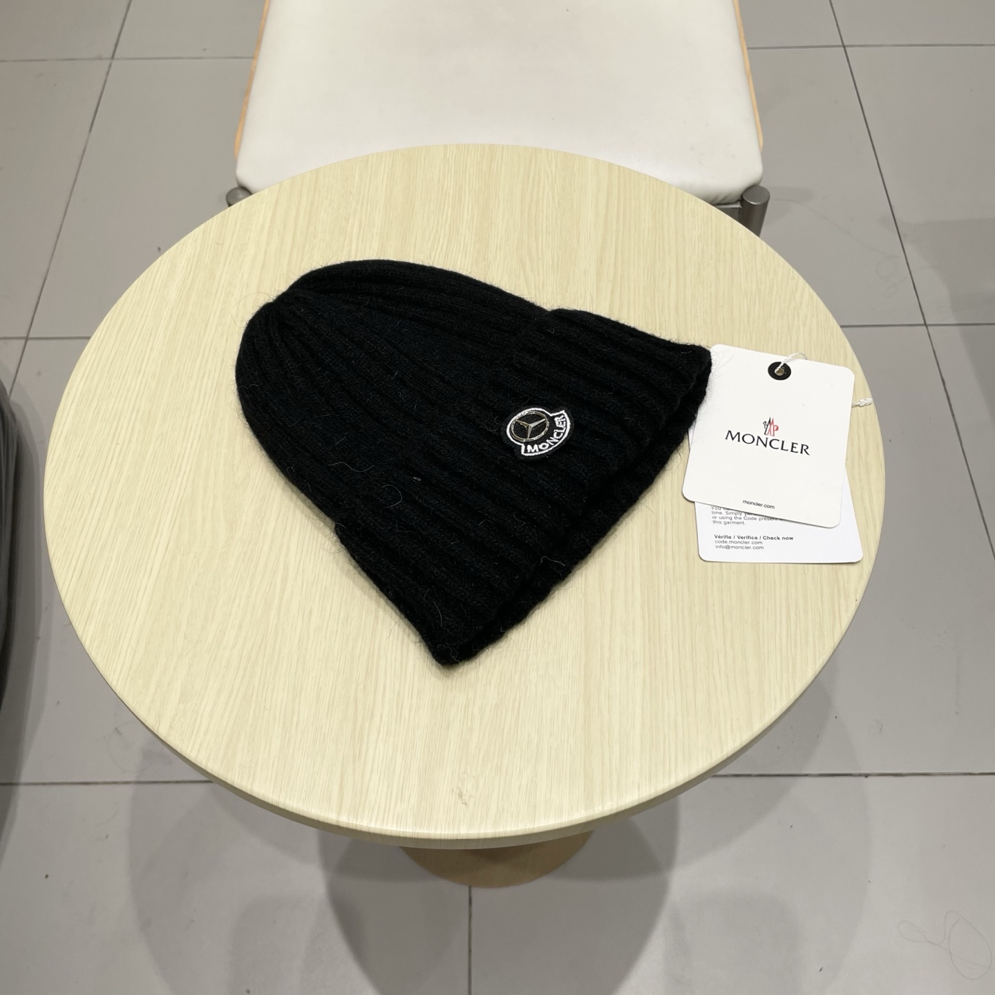 蒙口Moncler盟可睐💥官网经典针织帽，原单复刻.非常柔软亲肤，弹性很好💓有质感又非常百搭的款式~保暖