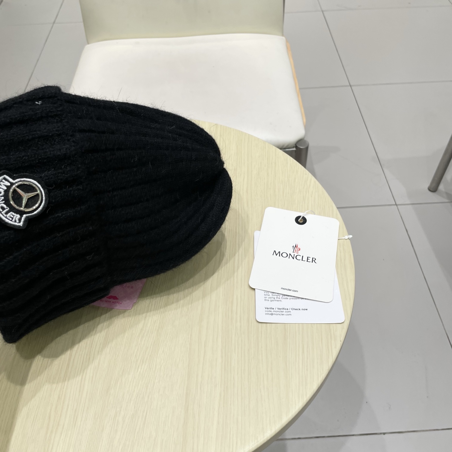 蒙口Moncler盟可睐💥官网经典针织帽，原单复刻.非常柔软亲肤，弹性很好💓有质感又非常百搭的款式~保暖