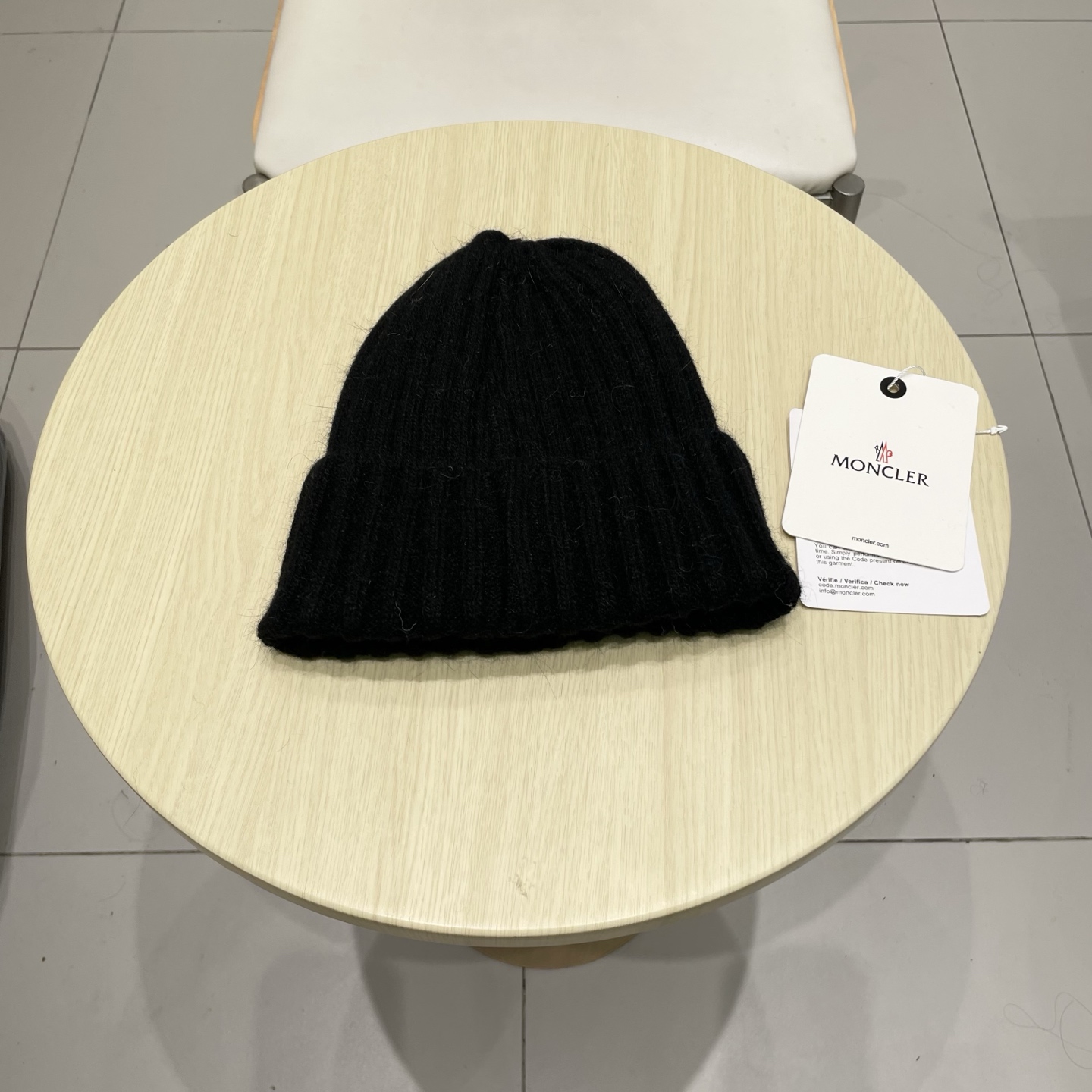 蒙口Moncler盟可睐💥官网经典针织帽，原单复刻.非常柔软亲肤，弹性很好💓有质感又非常百搭的款式~保暖