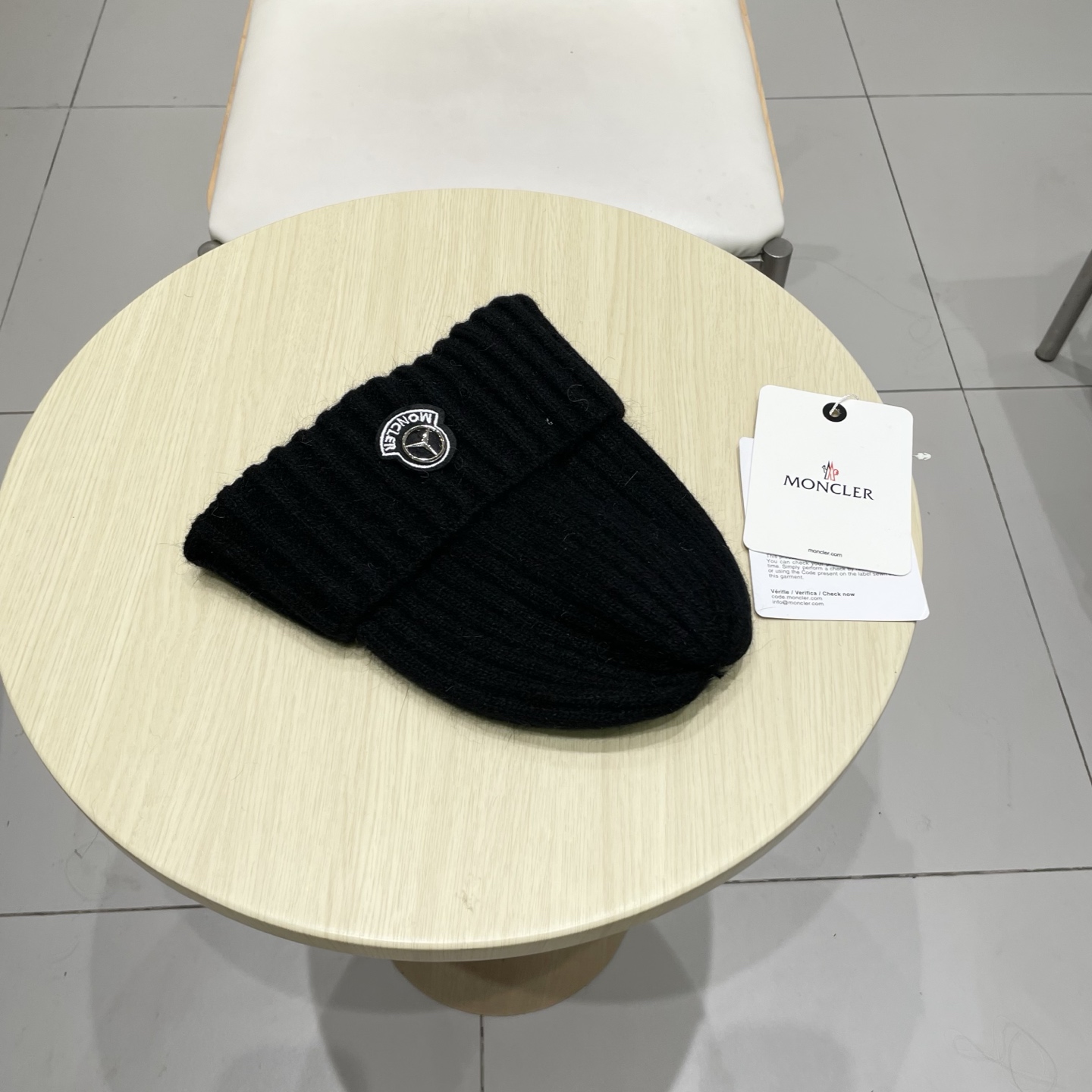 蒙口Moncler盟可睐💥官网经典针织帽，原单复刻.非常柔软亲肤，弹性很好💓有质感又非常百搭的款式~保暖
