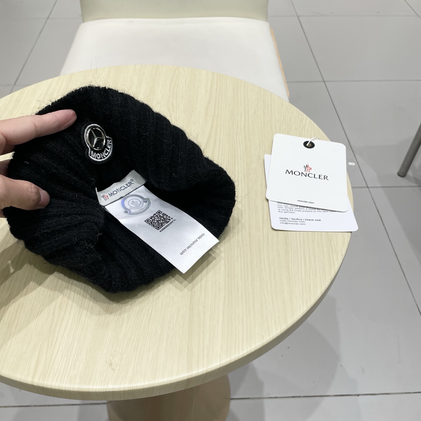 蒙口Moncler盟可睐💥官网经典针织帽，原单复刻.非常柔软亲肤，弹性很好💓有质感又非常百搭的款式~保暖