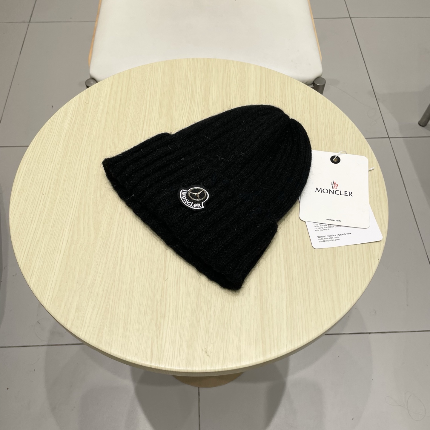 蒙口Moncler盟可睐💥官网经典针织帽，原单复刻.非常柔软亲肤，弹性很好💓有质感又非常百搭的款式~保暖