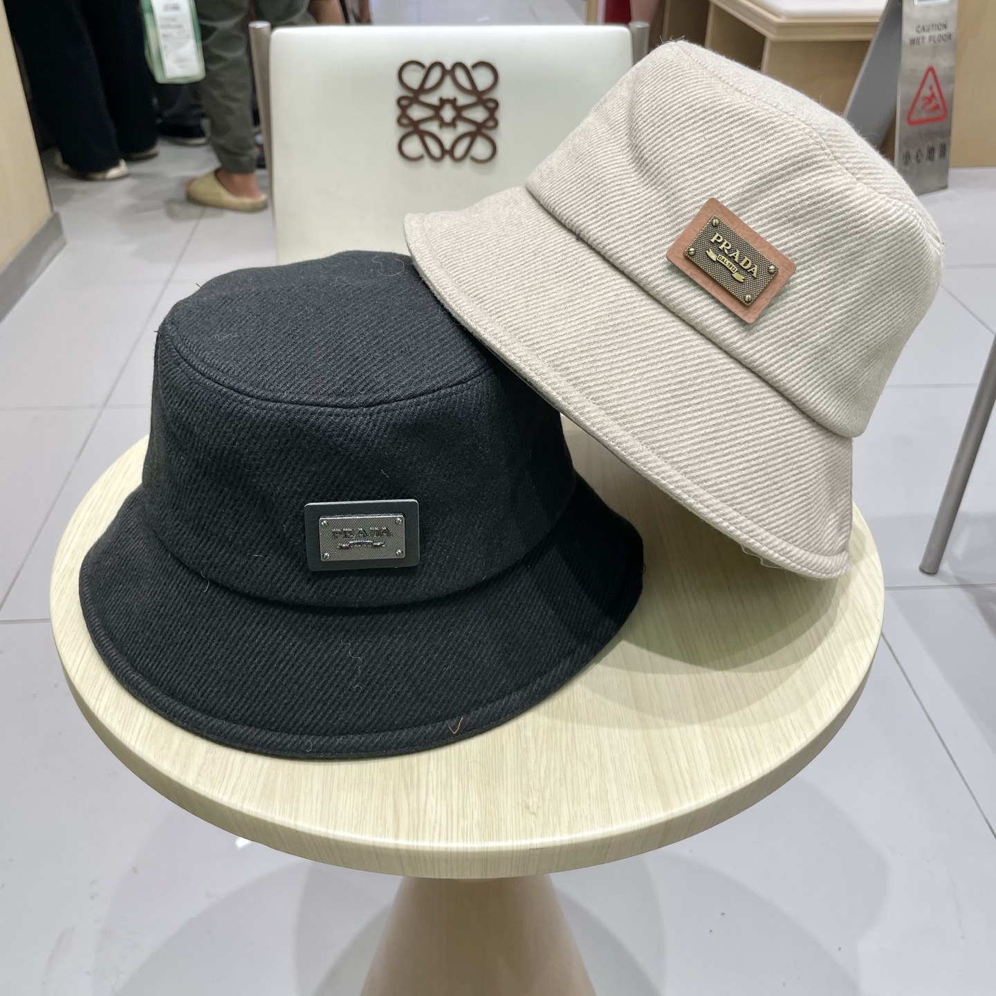  普拉达】Prada 25秋冬新款大牌渔夫帽，显脸小 大牌款超好搭配，赶紧入手！