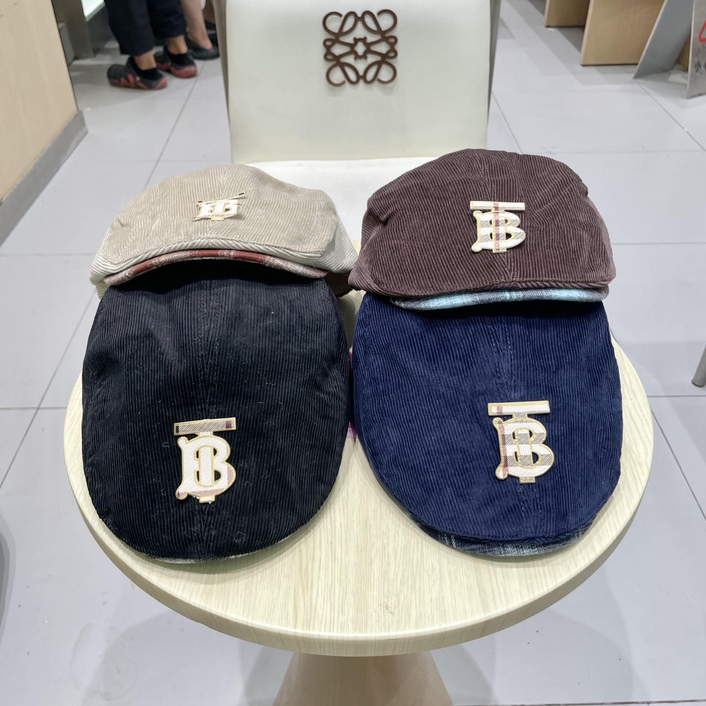  Chanel香奈儿鸭舌前进帽，灯芯绒面料，头围57cm