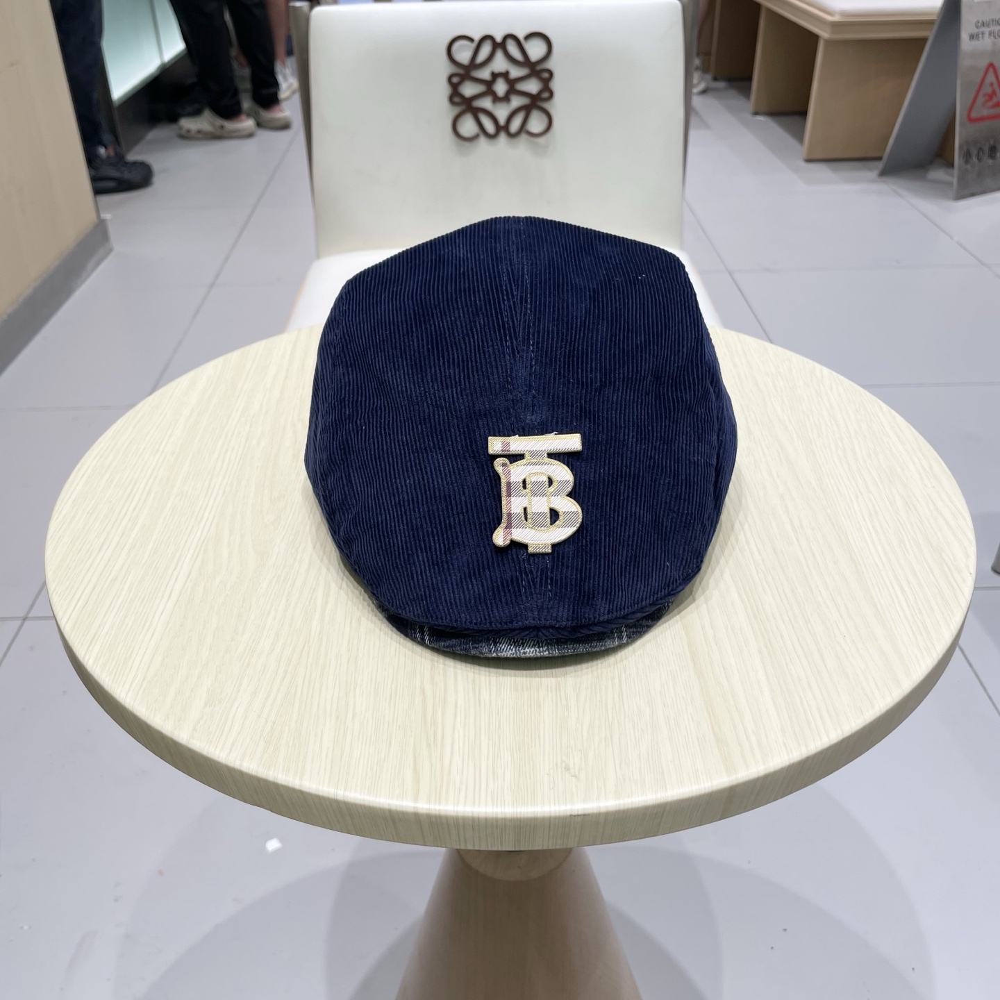  Chanel香奈儿鸭舌前进帽，灯芯绒面料，头围57cm