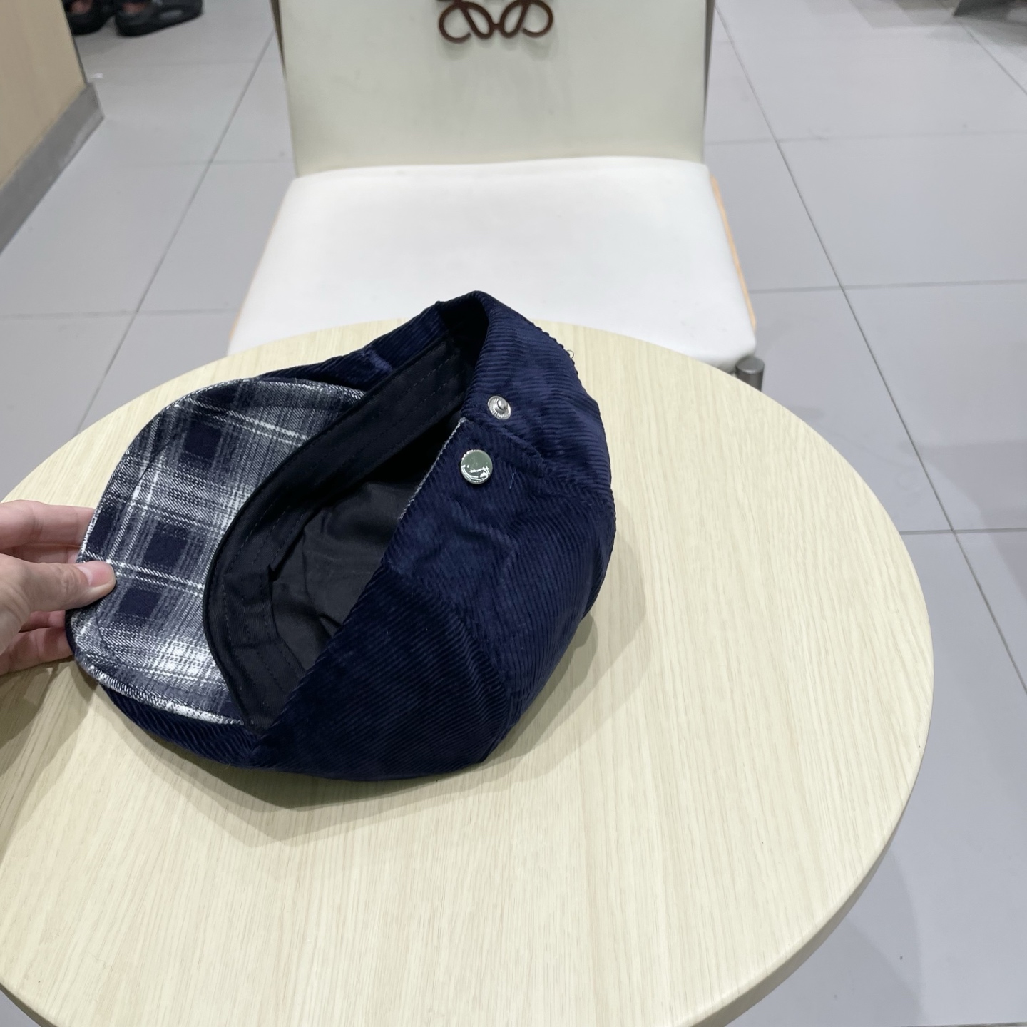  Chanel香奈儿鸭舌前进帽，灯芯绒面料，头围57cm