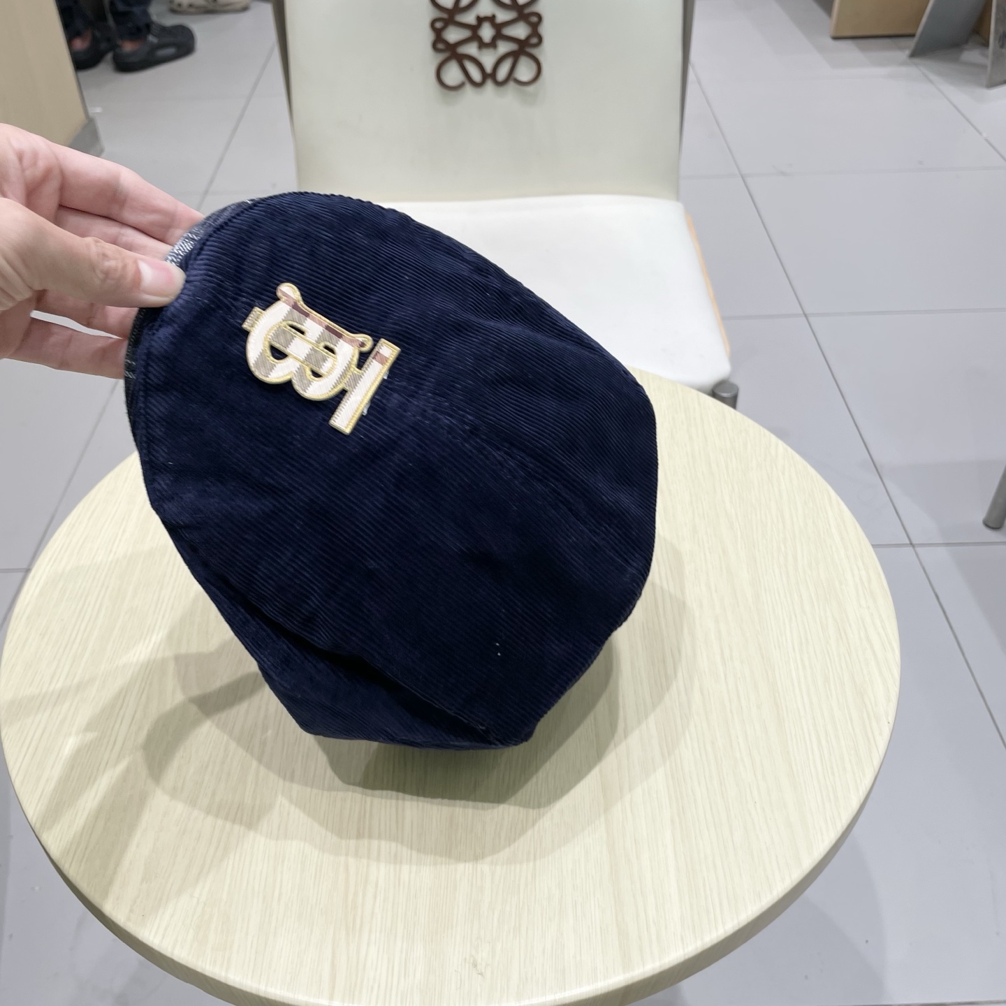  Chanel香奈儿鸭舌前进帽，灯芯绒面料，头围57cm