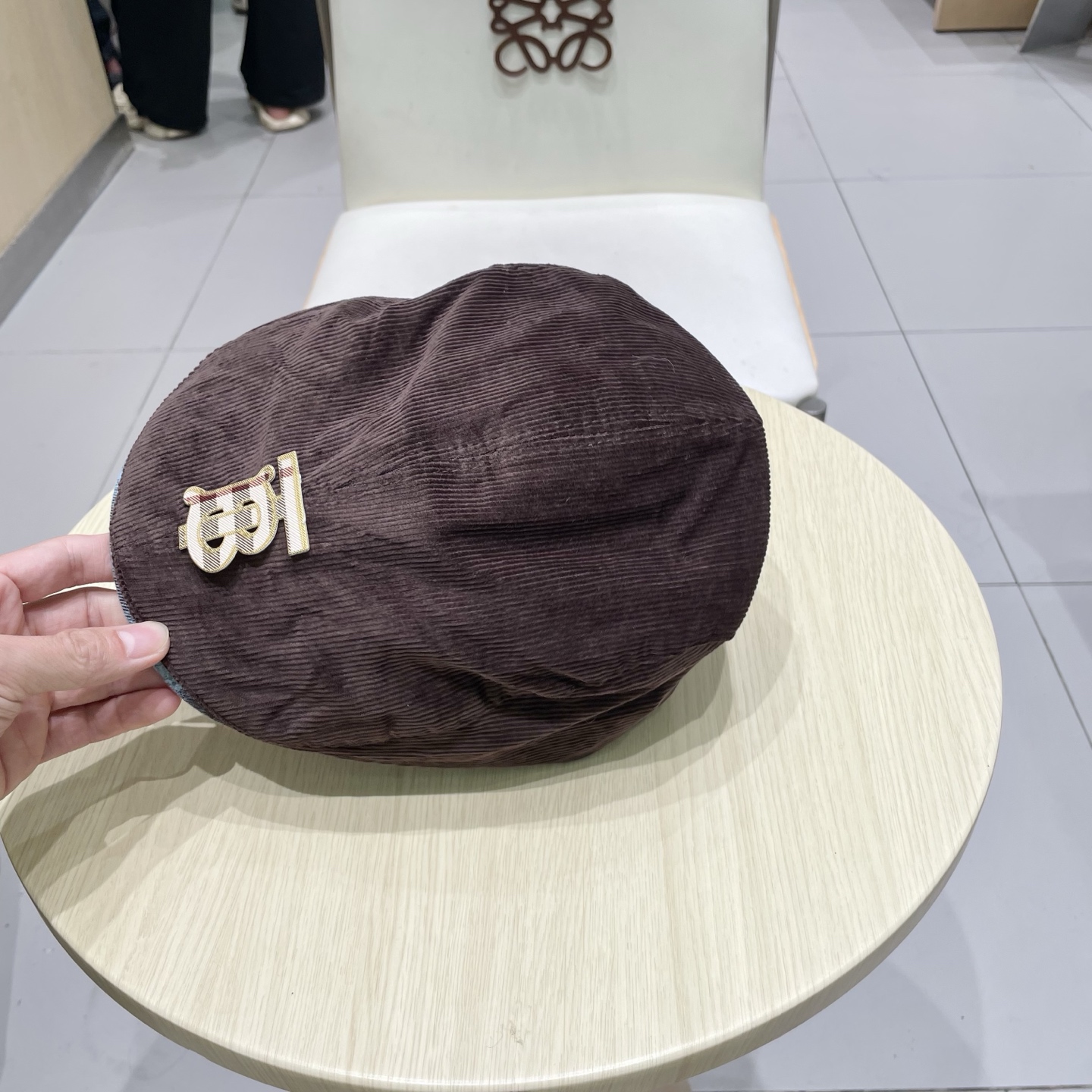  Chanel香奈儿鸭舌前进帽，灯芯绒面料，头围57cm