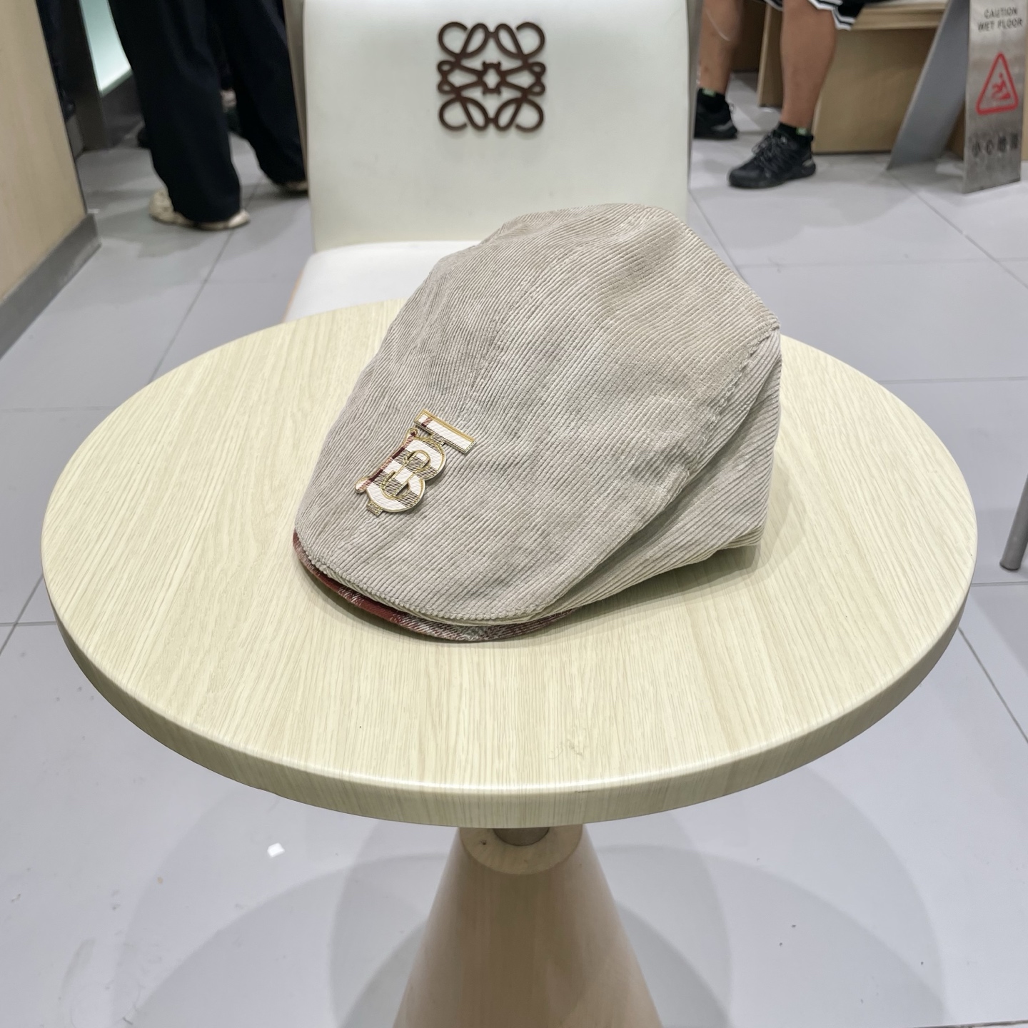  Chanel香奈儿鸭舌前进帽，灯芯绒面料，头围57cm