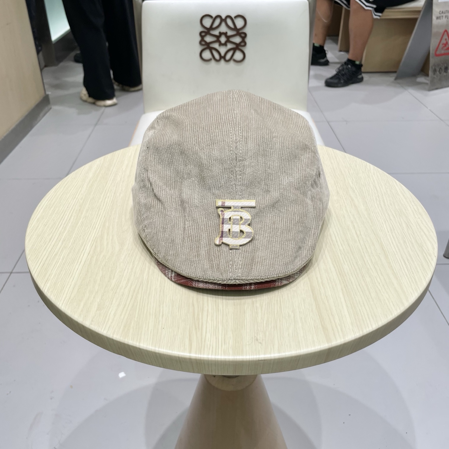 NO:361752,Chanel Chanel duck tongue forward hat, corduroy fabric, head circumference 57cm hat, straw hat, fisherman hat, baseball hat, knit hat, hat, chanel, chanel, espadrilles, hatsChanel香奈儿鸭舌前进帽,灯芯绒面料,头围57cm帽子草帽渔夫帽棒球帽针织帽,帽子,chanel,chanel,espadrilles,hats,hat