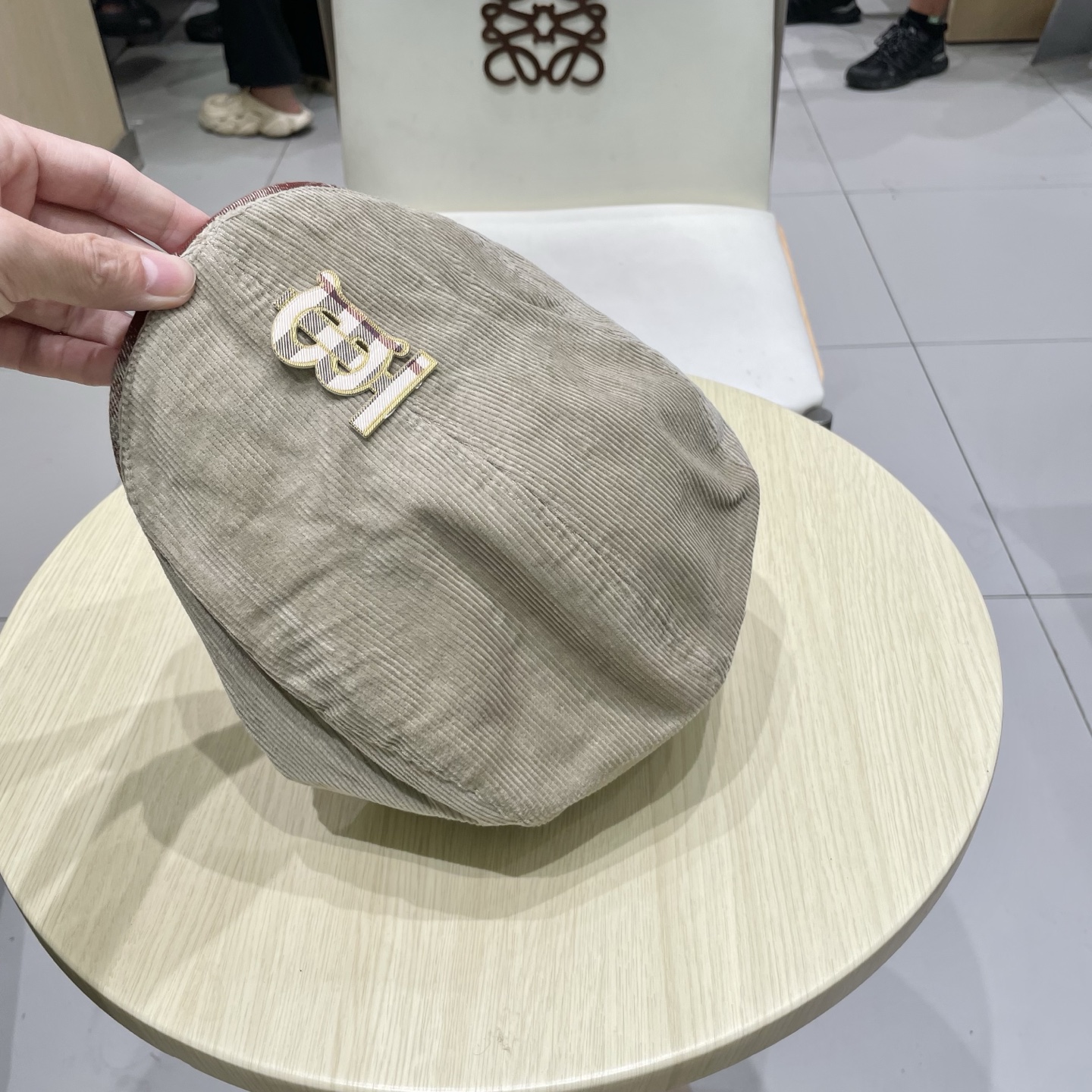  Chanel香奈儿鸭舌前进帽，灯芯绒面料，头围57cm