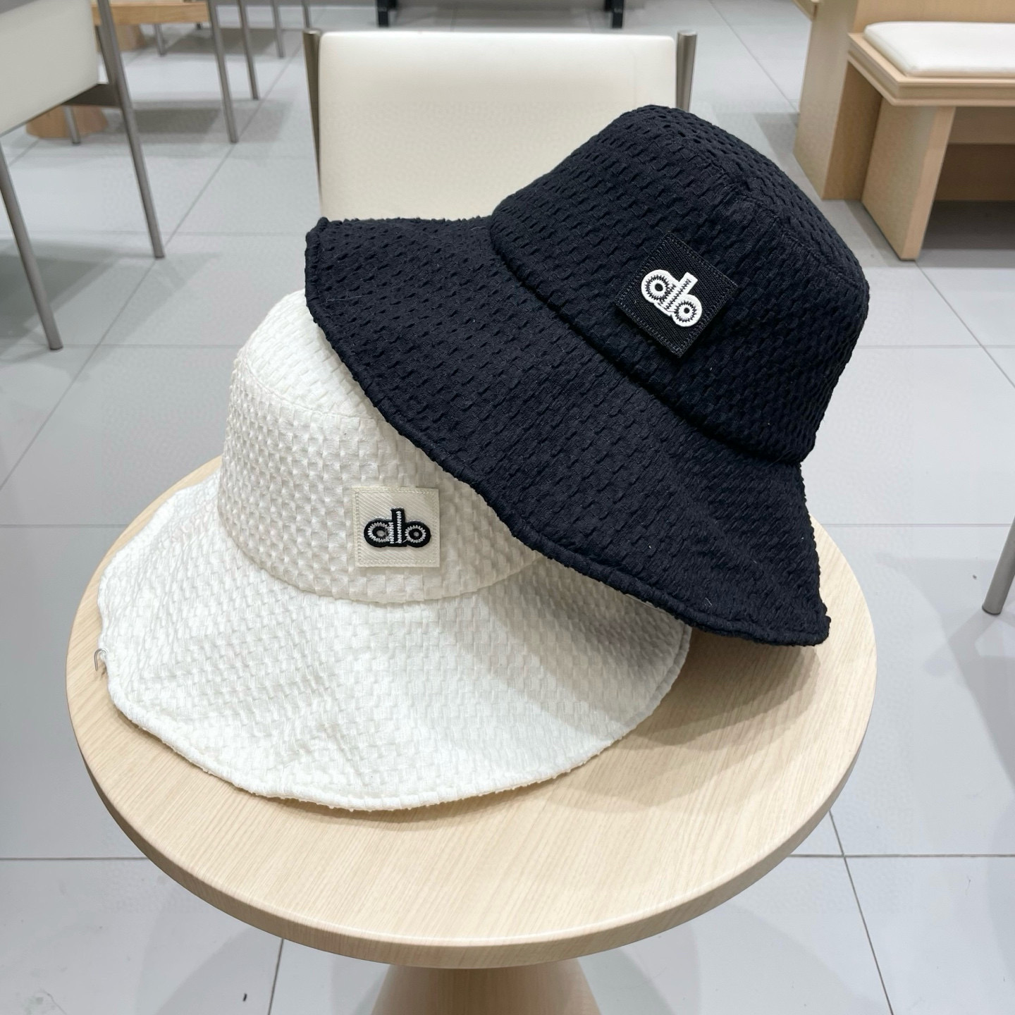  爆款🔥Alo新款渔夫帽
定制超薄纯棉面料，简约时尚更透气，超火爆
现货秒发