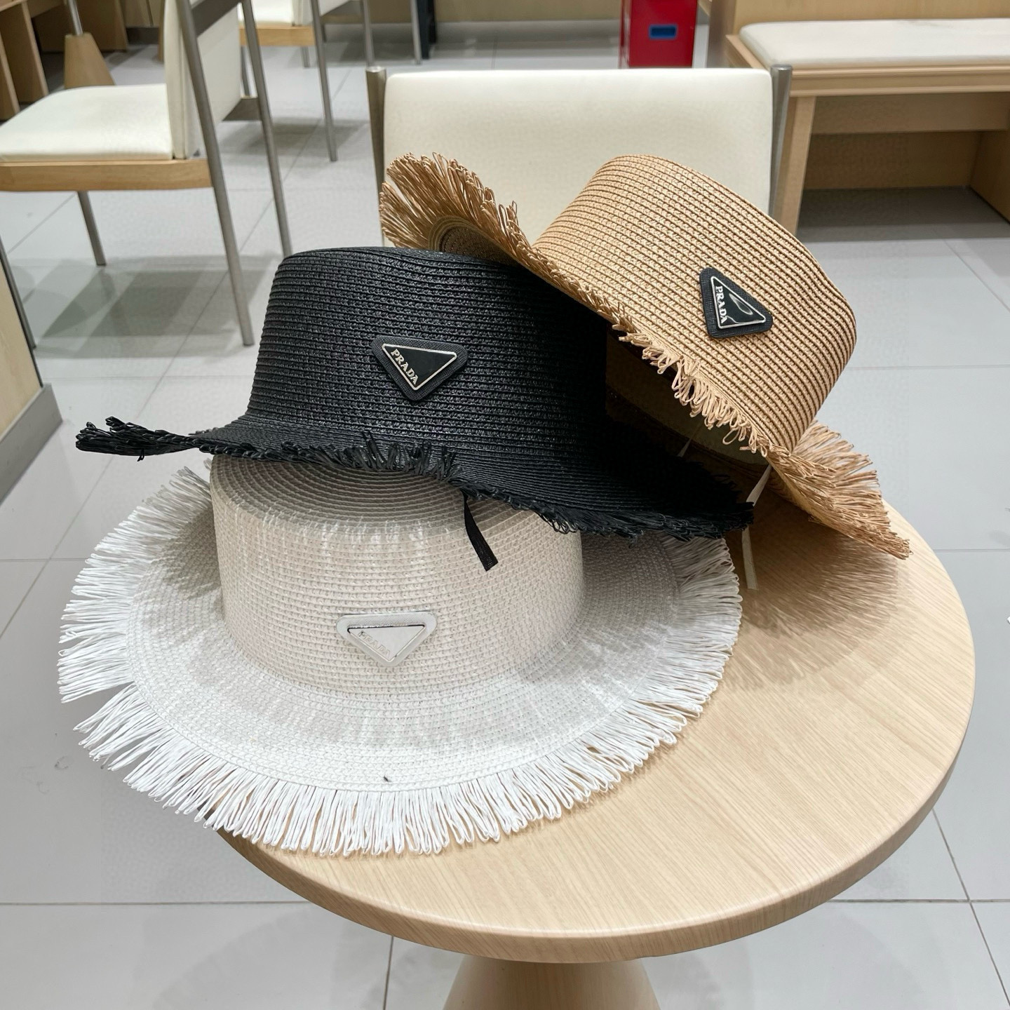  普拉达PRADA 2025新款平顶流苏草帽、，高级定制，库存多，头围57cm