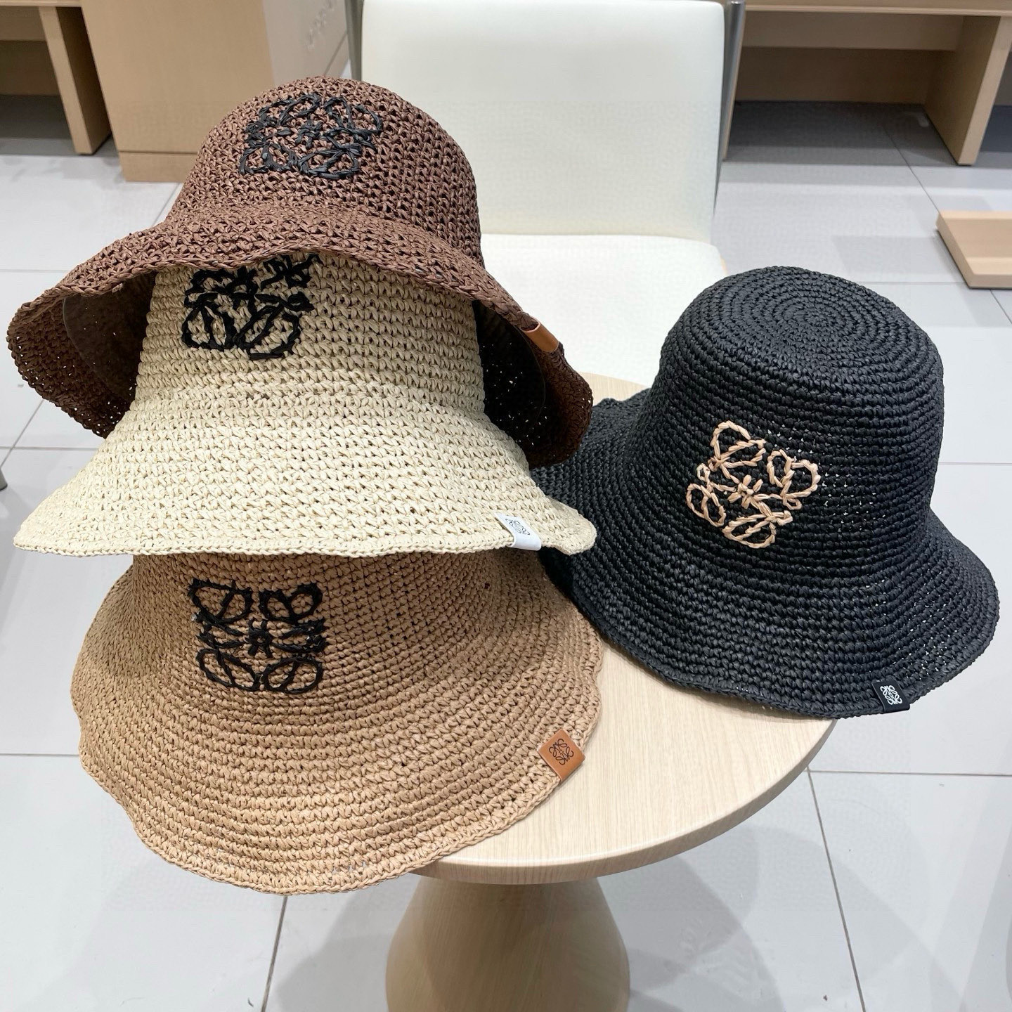  罗意威 2025新款时尚百搭草编渔夫帽女字母刺绣休闲遮阳帽显脸小盆帽