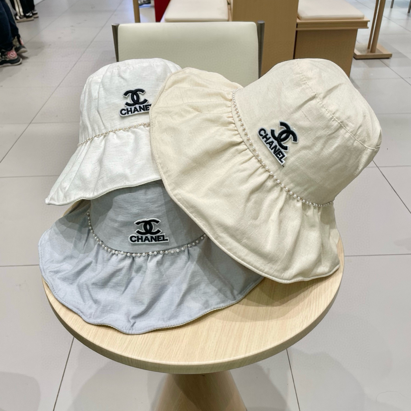  Chanel香奈儿夏季太阳遮阳帽子女防晒小香珍珠纯色渔夫帽2025新款大帽檐