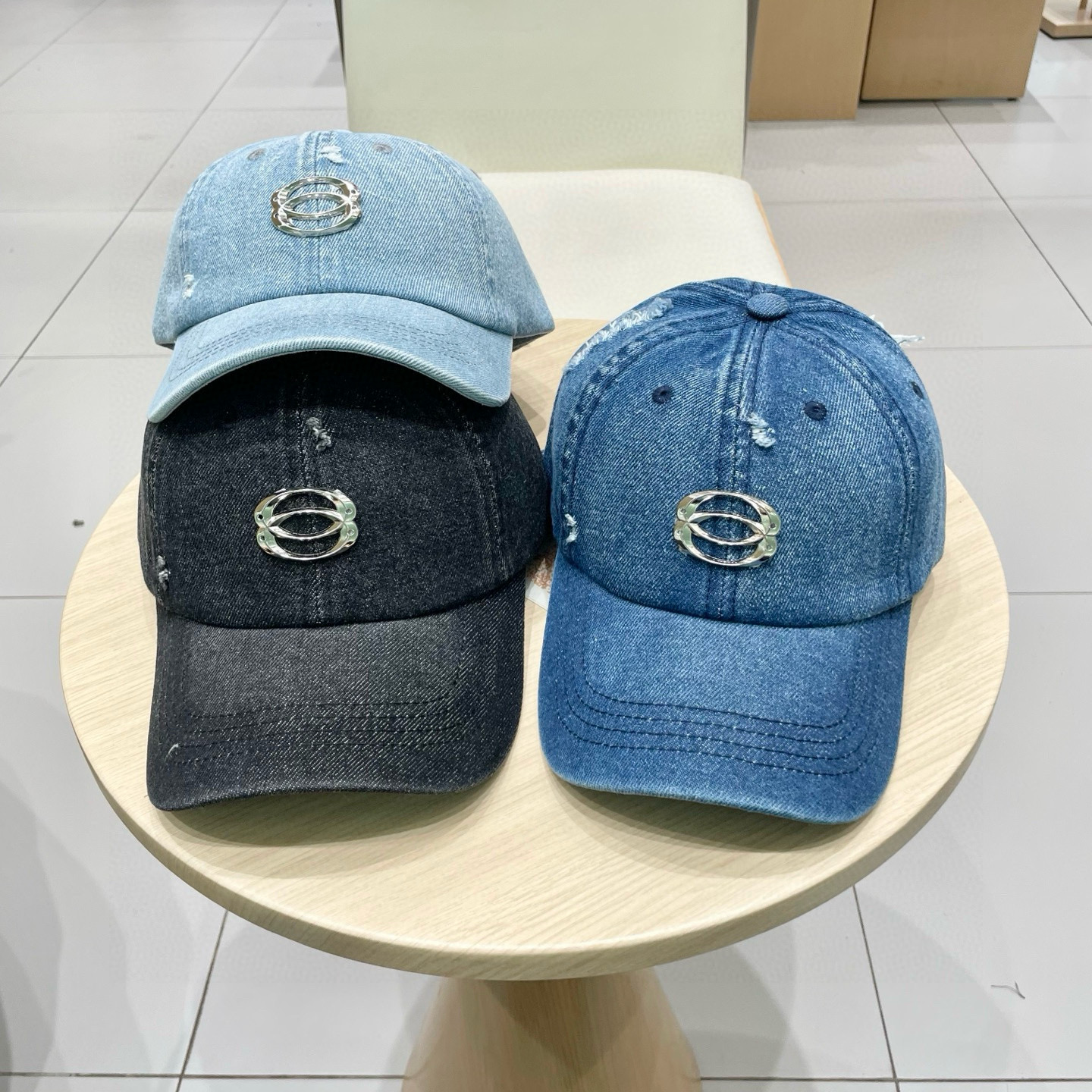  新品Balenciaga巴黎世家新款牛仔棒球帽
现货秒发🧢简约时尚超级无敌好看的帽子！情侣款！原单货比