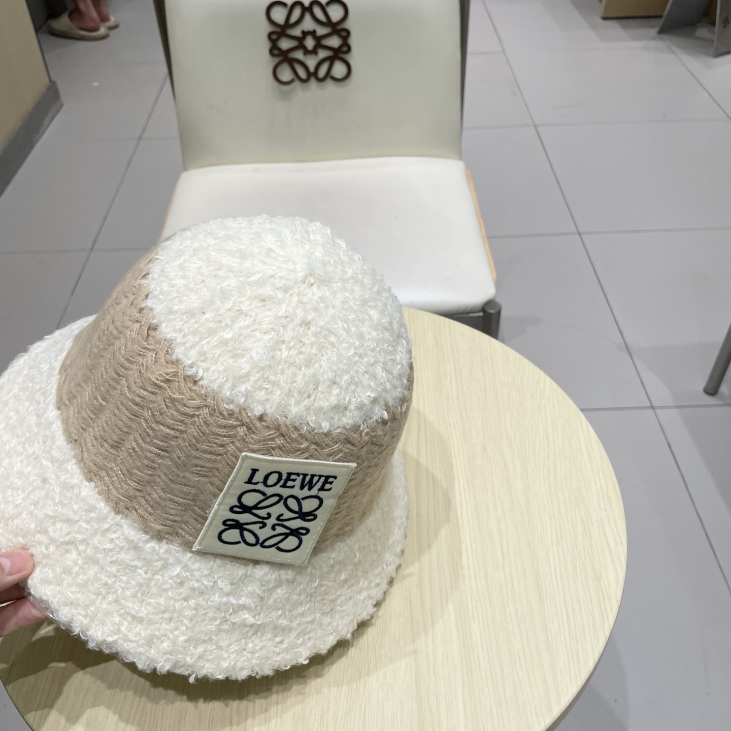 ＬＯＥＷＥ罗意威毛绒条纹水桶帽秋冬可折叠显脸小保暖圆顶渔夫帽针织盆帽