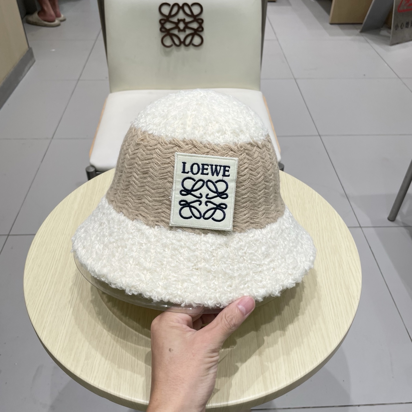 ＬＯＥＷＥ罗意威毛绒条纹水桶帽秋冬可折叠显脸小保暖圆顶渔夫帽针织盆帽
