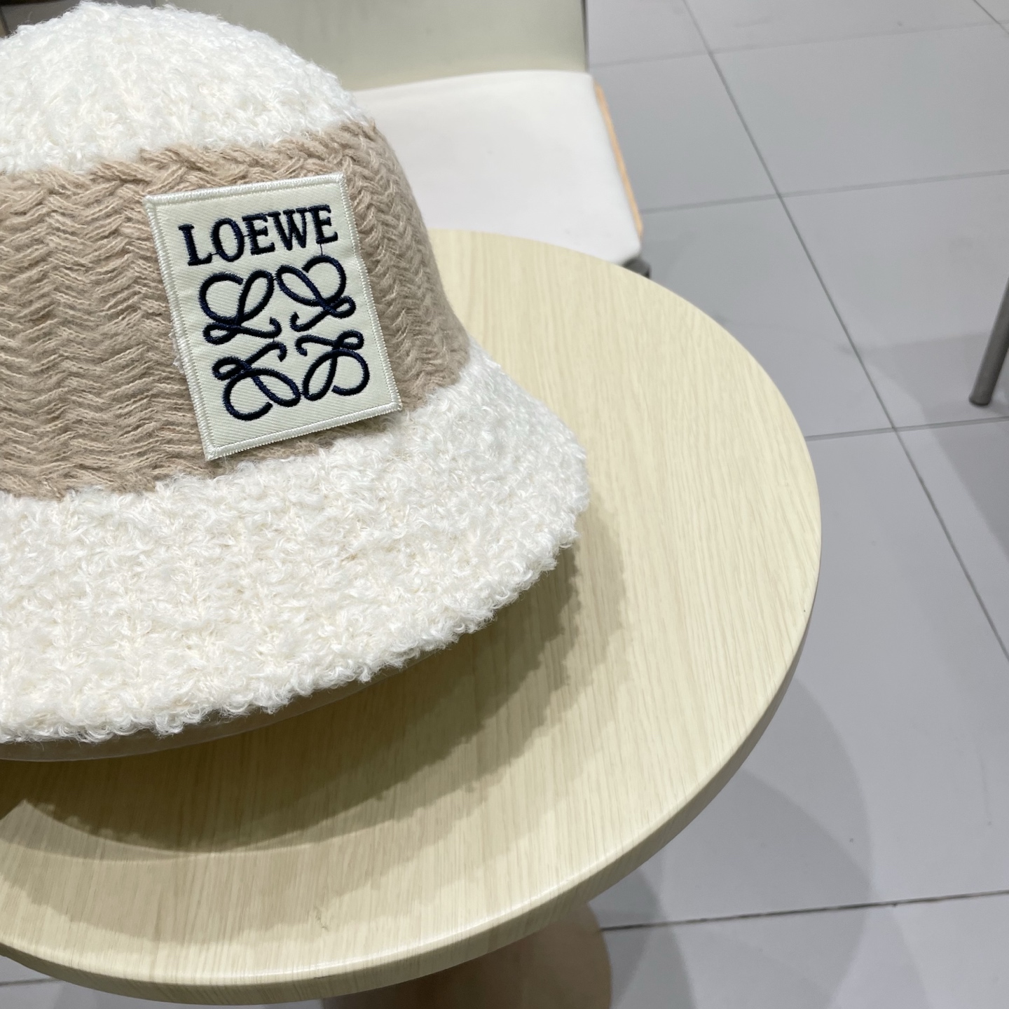 ＬＯＥＷＥ罗意威毛绒条纹水桶帽秋冬可折叠显脸小保暖圆顶渔夫帽针织盆帽