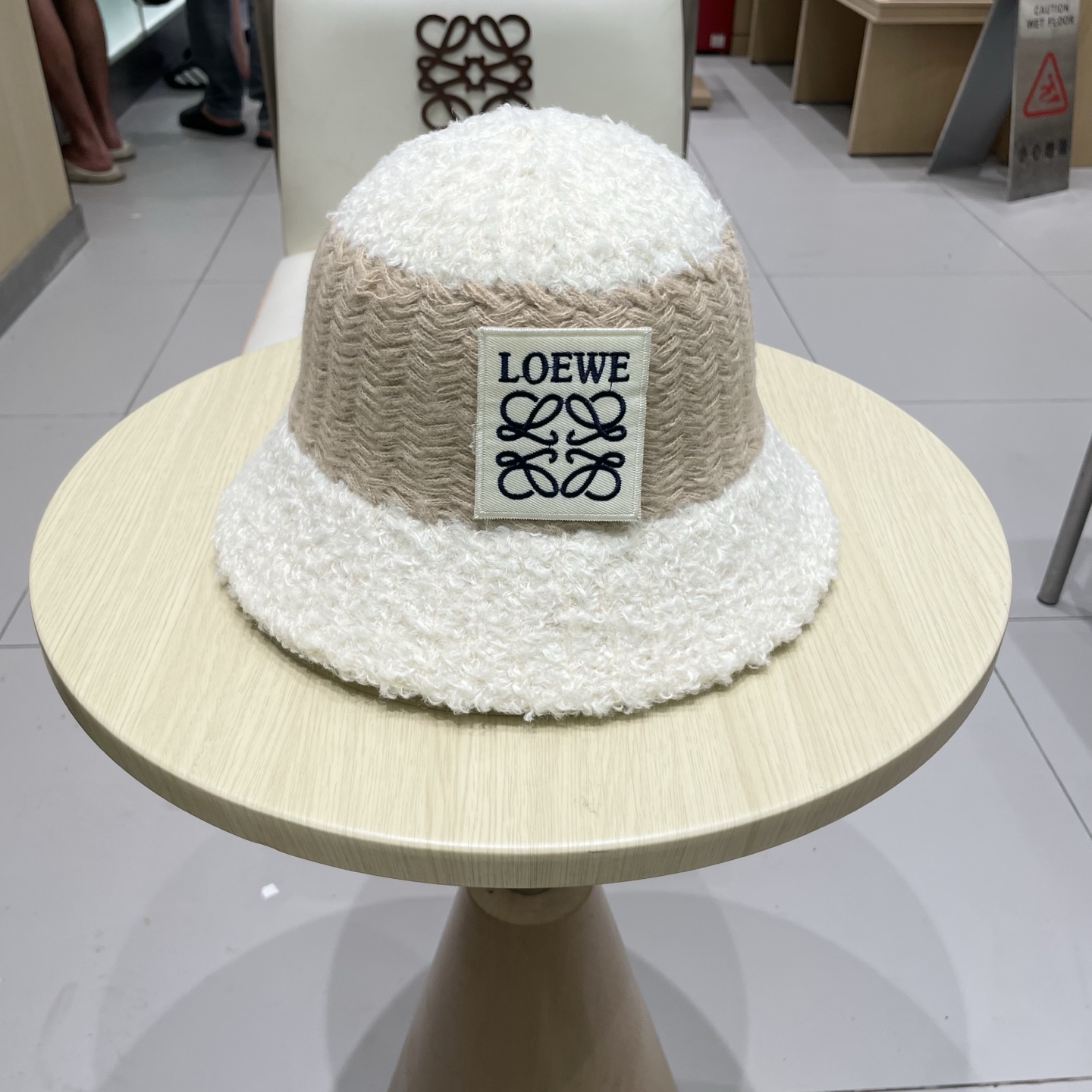 ＬＯＥＷＥ罗意威毛绒条纹水桶帽秋冬可折叠显脸小保暖圆顶渔夫帽针织盆帽