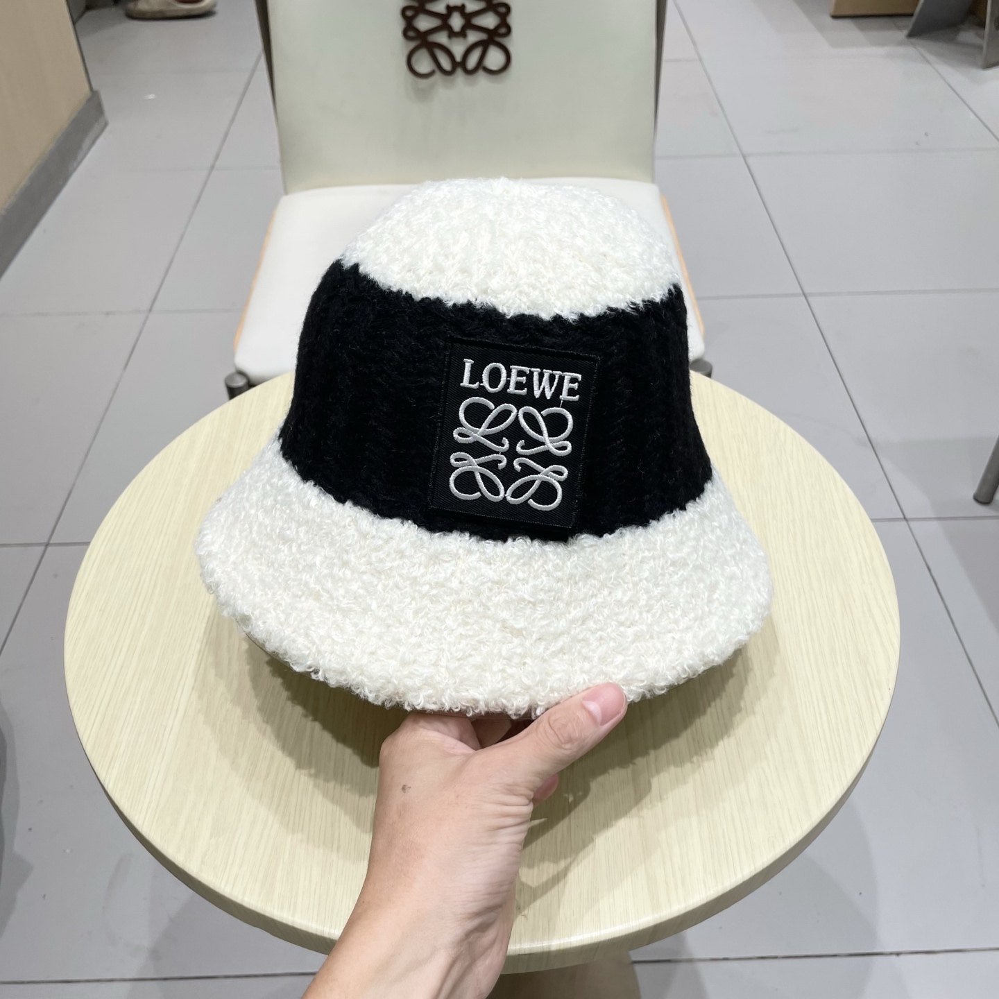 ＬＯＥＷＥ罗意威毛绒条纹水桶帽秋冬可折叠显脸小保暖圆顶渔夫帽针织盆帽