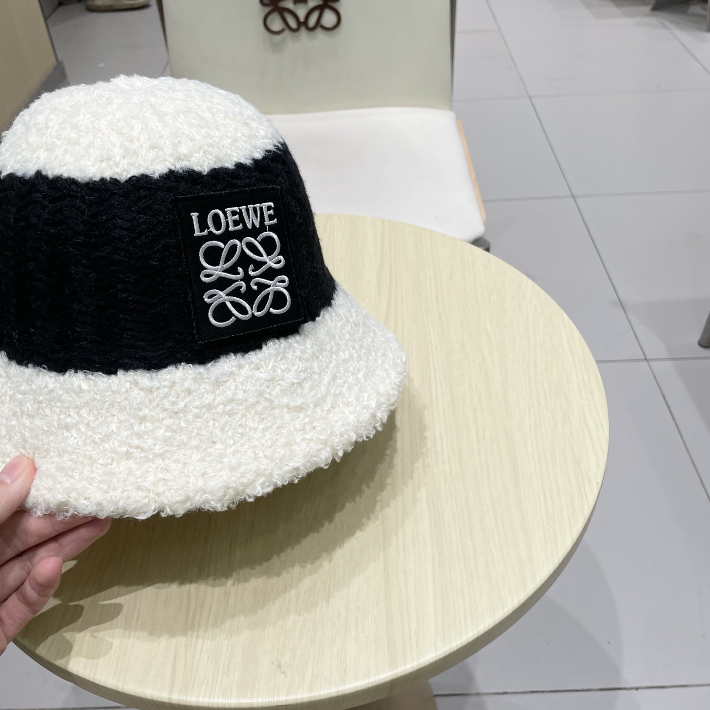 ＬＯＥＷＥ罗意威毛绒条纹水桶帽秋冬可折叠显脸小保暖圆顶渔夫帽针织盆帽