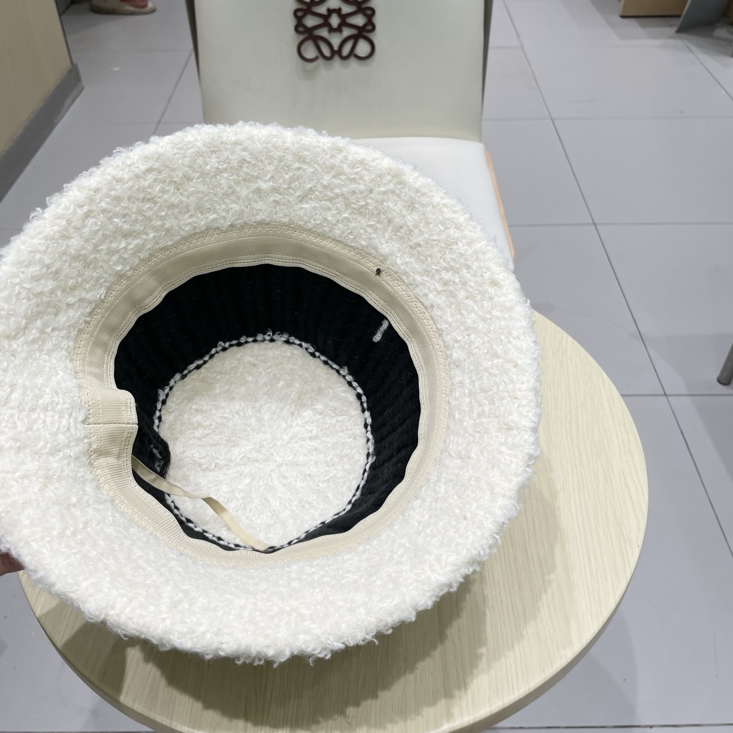 ＬＯＥＷＥ罗意威毛绒条纹水桶帽秋冬可折叠显脸小保暖圆顶渔夫帽针织盆帽