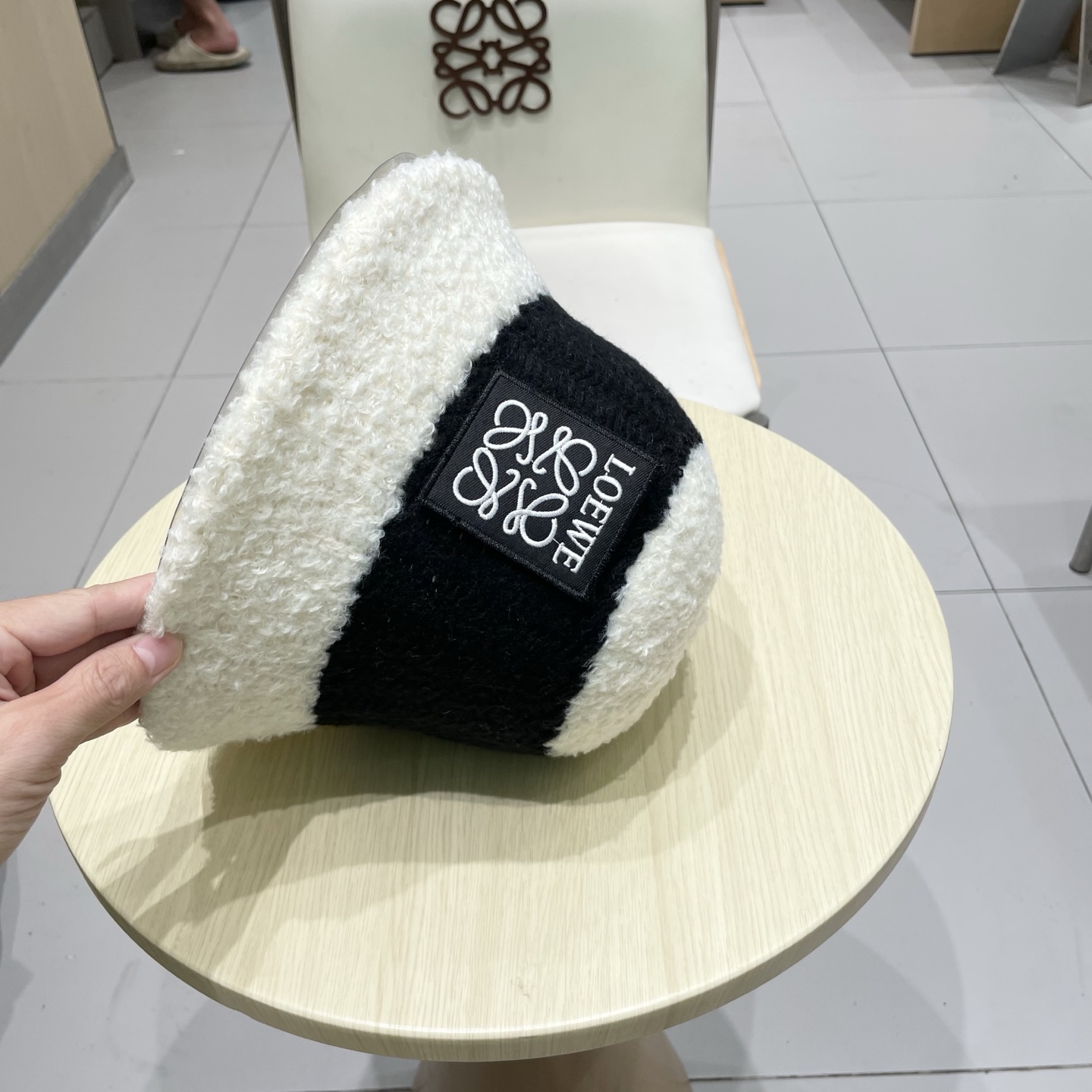 ＬＯＥＷＥ罗意威毛绒条纹水桶帽秋冬可折叠显脸小保暖圆顶渔夫帽针织盆帽