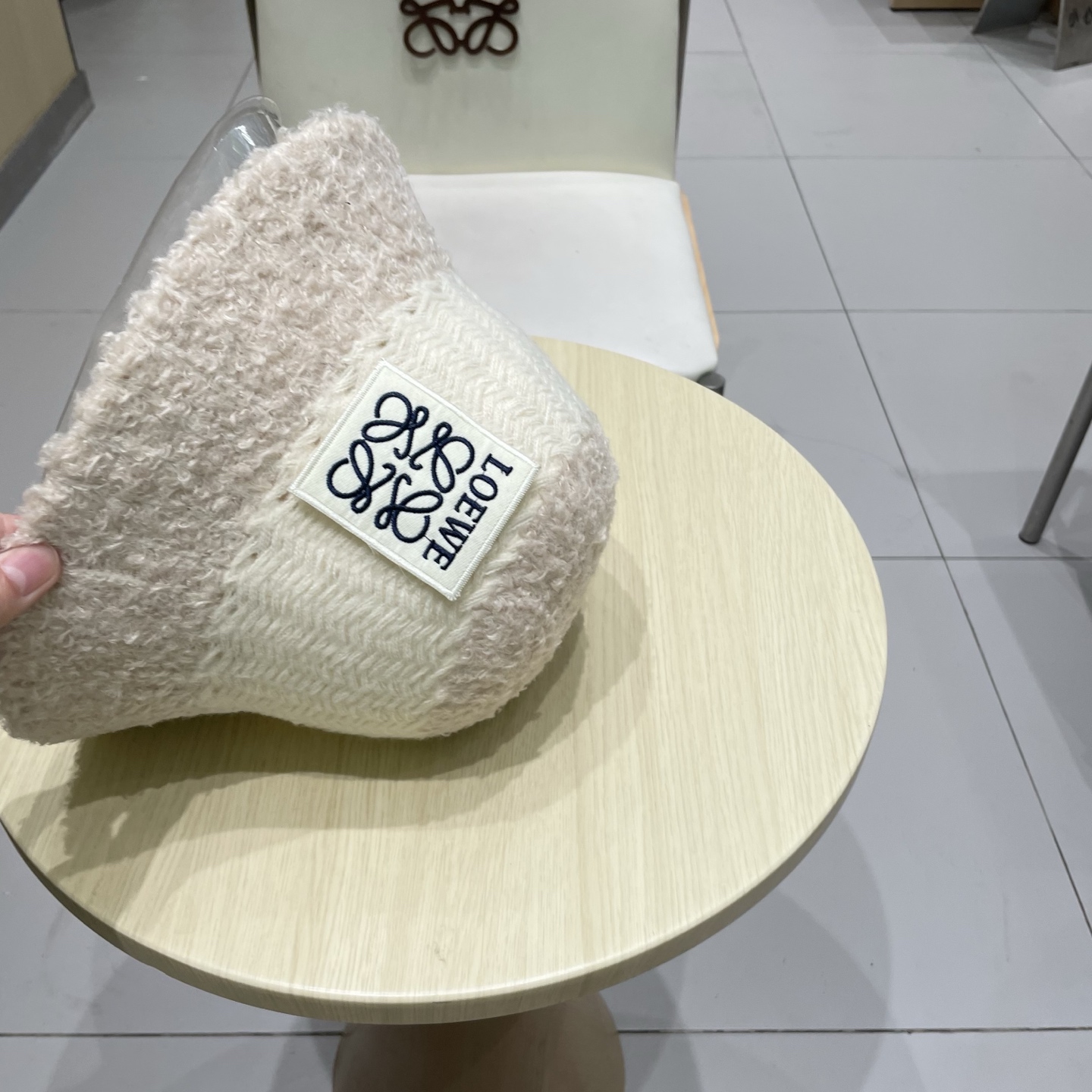 ＬＯＥＷＥ罗意威毛绒条纹水桶帽秋冬可折叠显脸小保暖圆顶渔夫帽针织盆帽