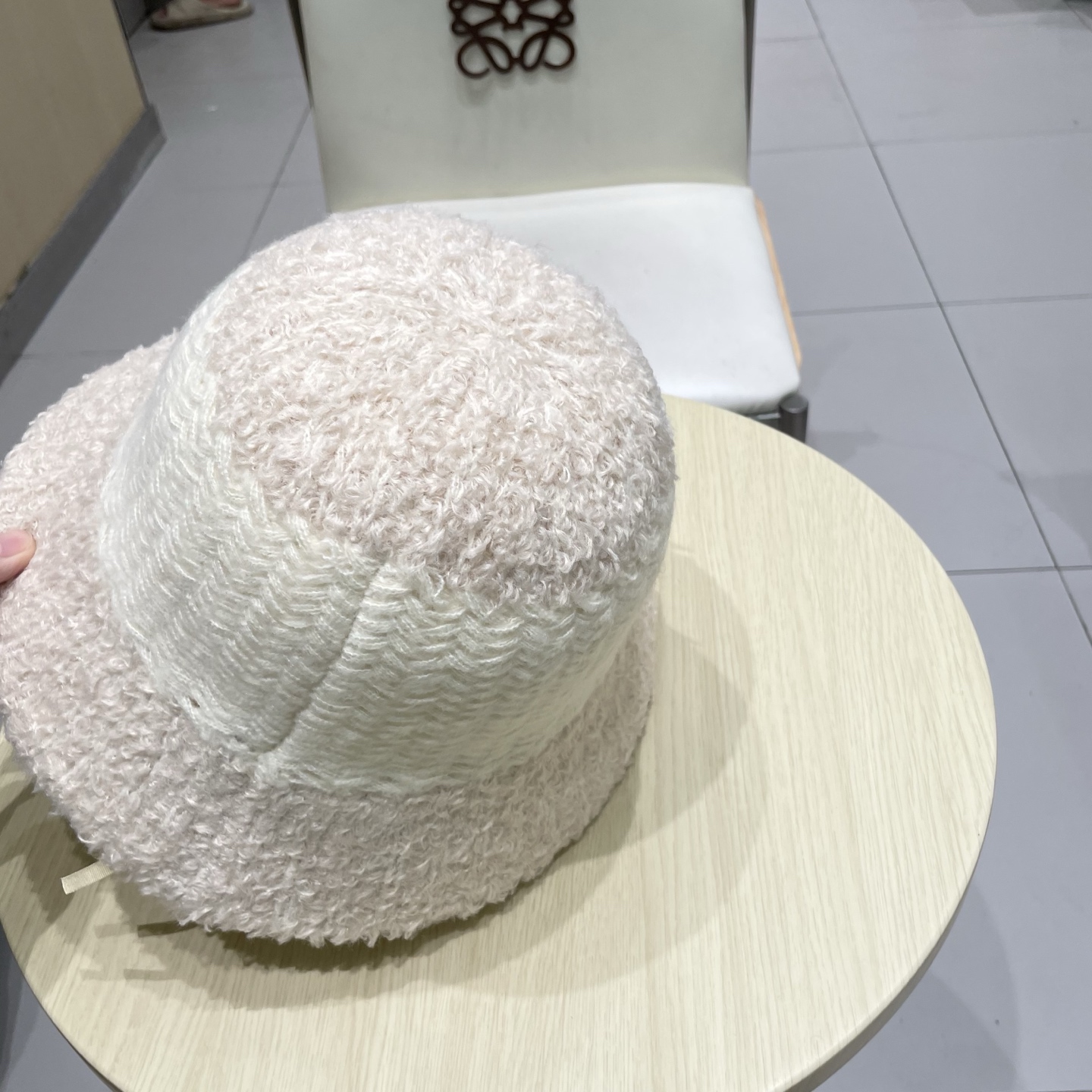 ＬＯＥＷＥ罗意威毛绒条纹水桶帽秋冬可折叠显脸小保暖圆顶渔夫帽针织盆帽