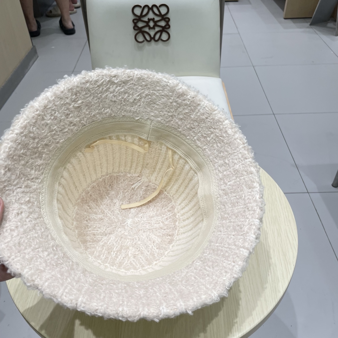 ＬＯＥＷＥ罗意威毛绒条纹水桶帽秋冬可折叠显脸小保暖圆顶渔夫帽针织盆帽