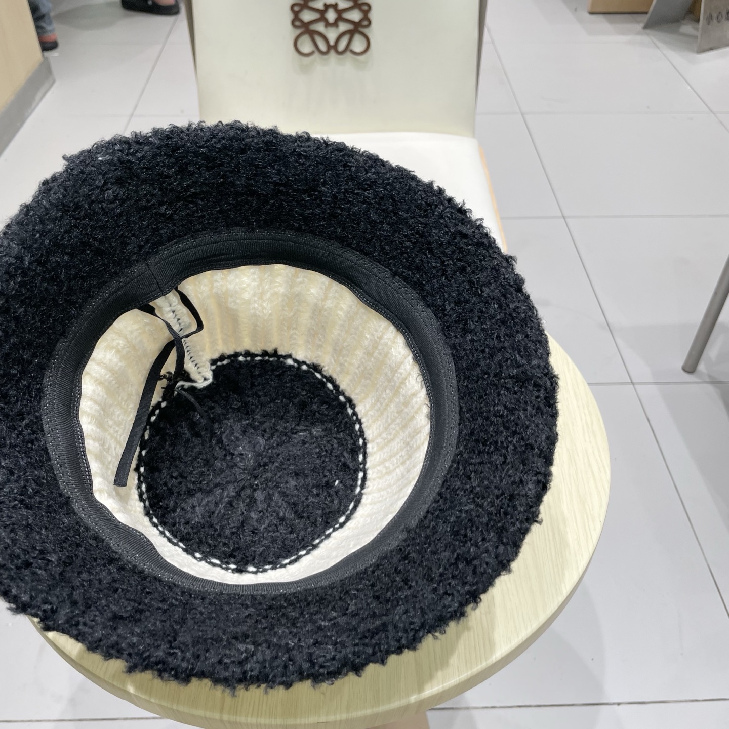 ＬＯＥＷＥ罗意威毛绒条纹水桶帽秋冬可折叠显脸小保暖圆顶渔夫帽针织盆帽