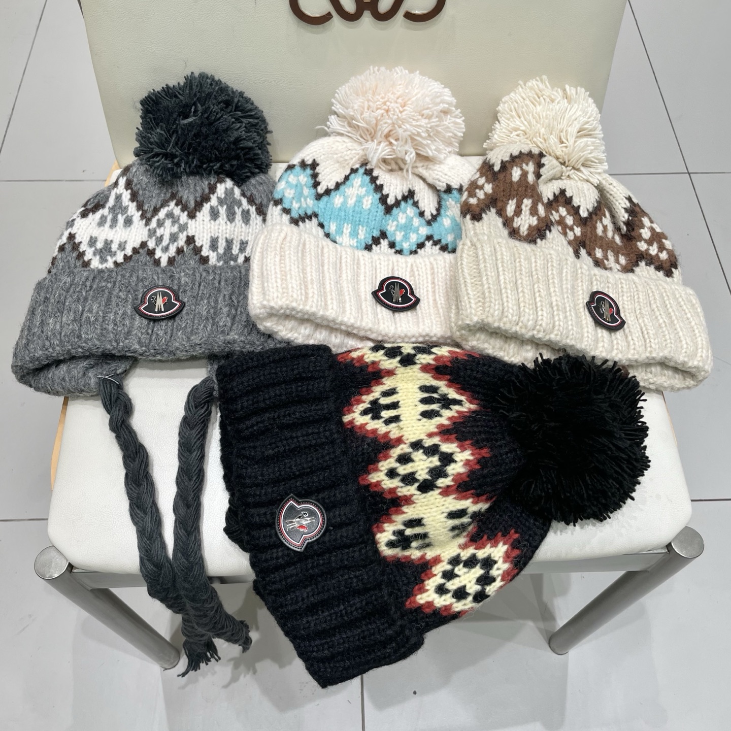  蒙口MONCLER2025新款护耳针织帽女秋冬季保暖捂耳毛线帽复古民族风