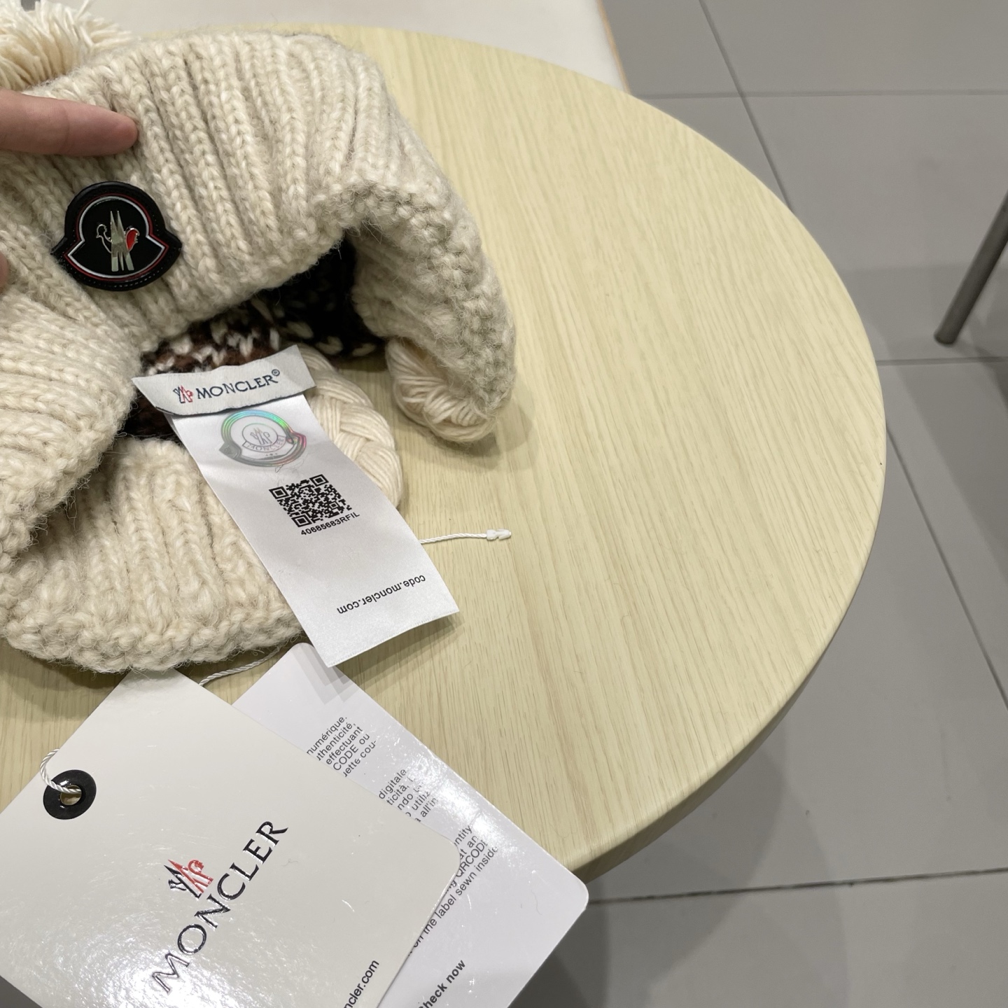  蒙口MONCLER2025新款护耳针织帽女秋冬季保暖捂耳毛线帽复古民族风