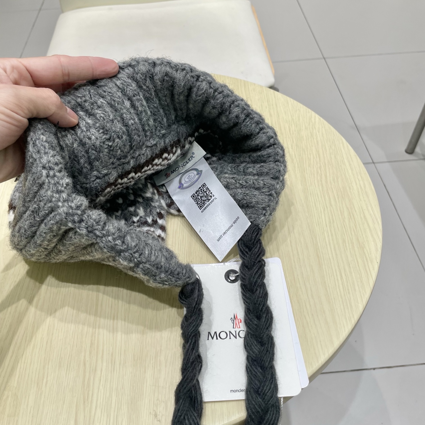  蒙口MONCLER2025新款护耳针织帽女秋冬季保暖捂耳毛线帽复古民族风